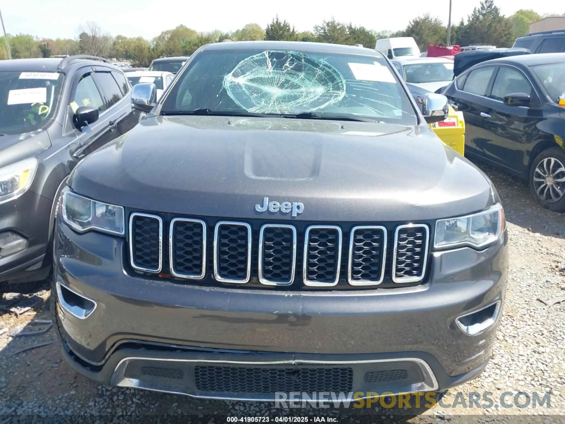 12 Photograph of a damaged car 1C4RJFBG8KC552204 JEEP GRAND CHEROKEE 2019