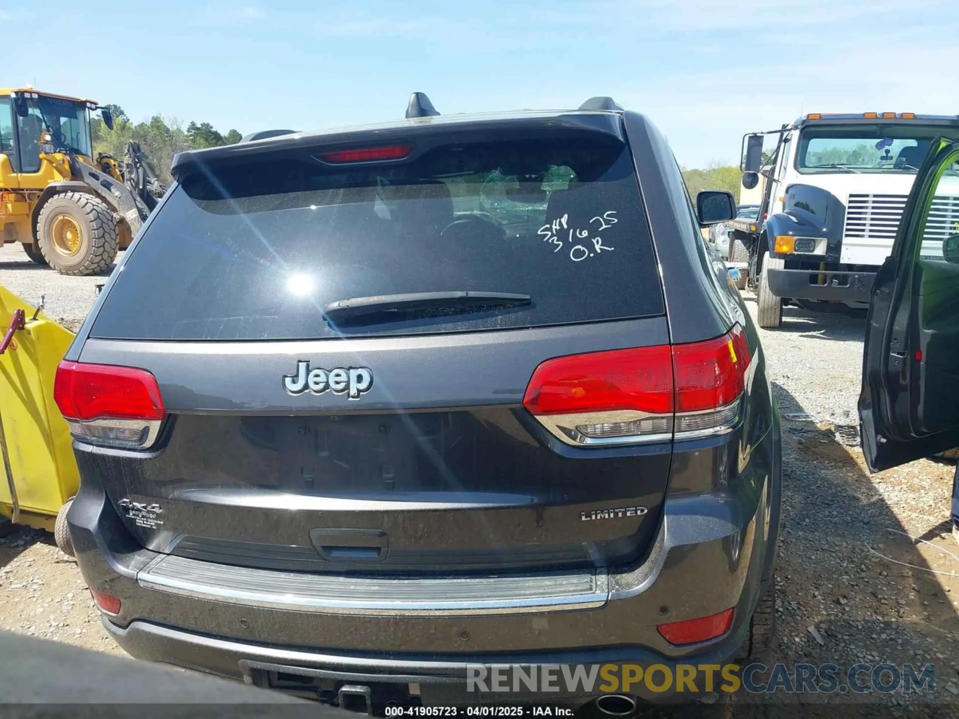 16 Photograph of a damaged car 1C4RJFBG8KC552204 JEEP GRAND CHEROKEE 2019