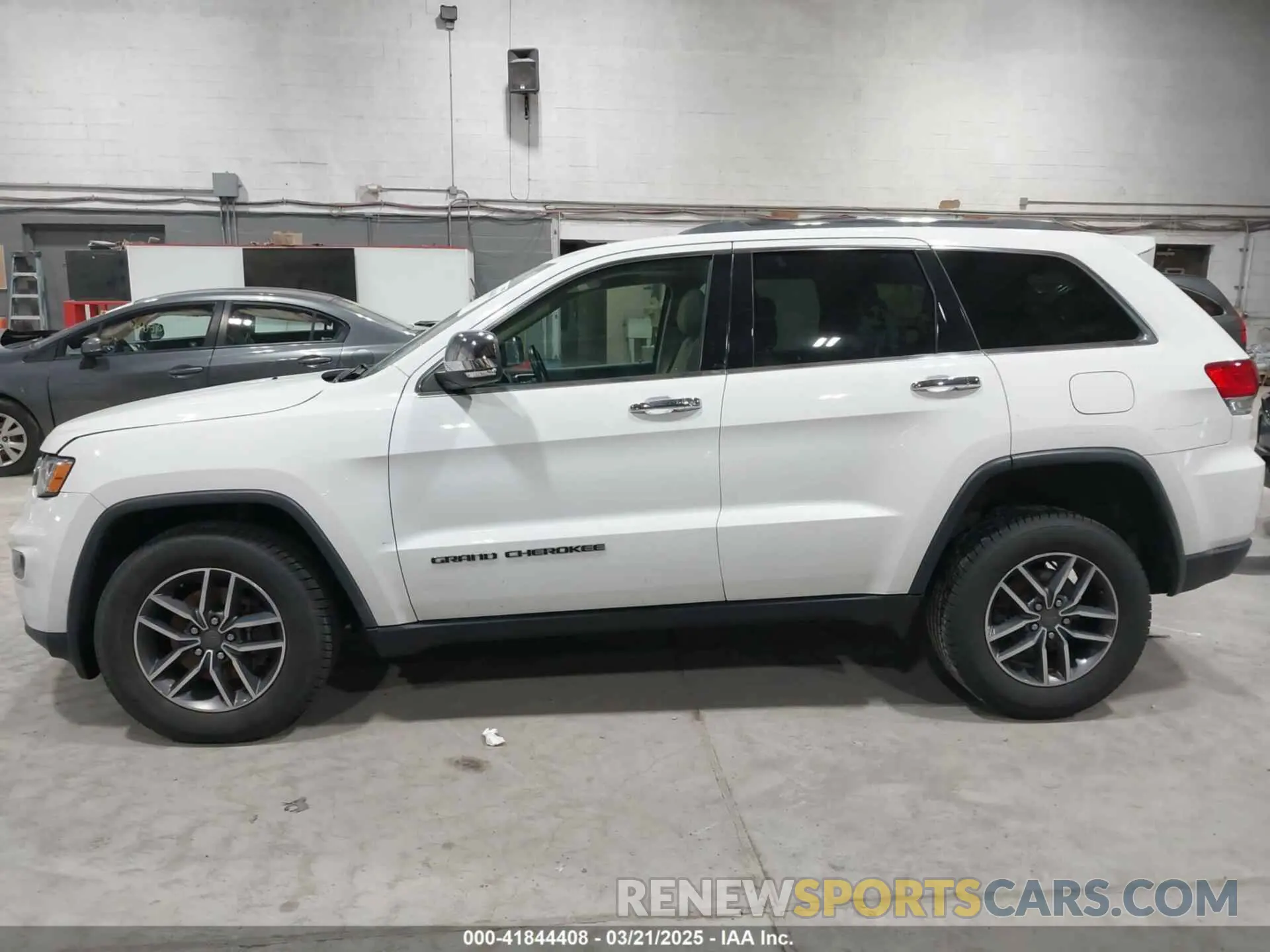 14 Photograph of a damaged car 1C4RJFBG8KC578012 JEEP GRAND CHEROKEE 2019