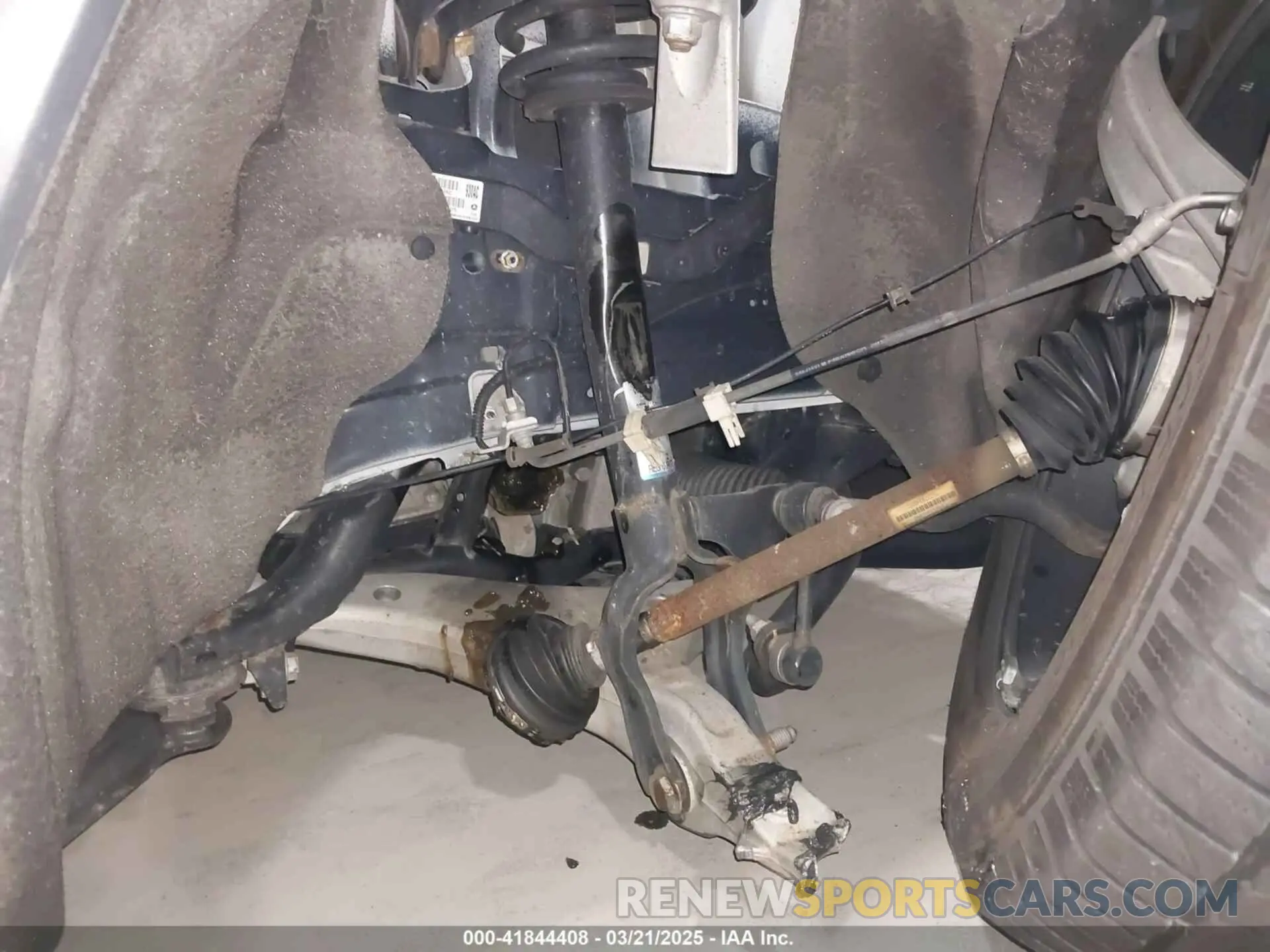 17 Photograph of a damaged car 1C4RJFBG8KC578012 JEEP GRAND CHEROKEE 2019