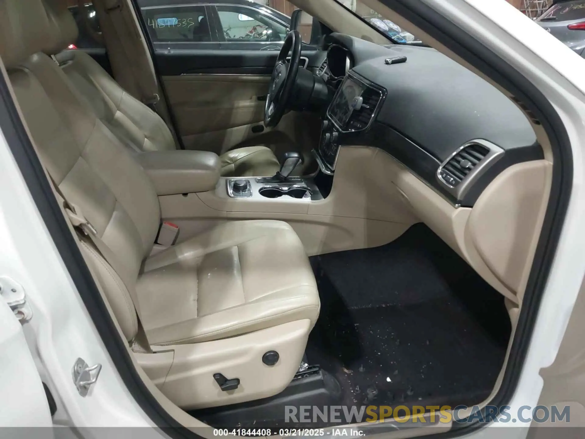 5 Photograph of a damaged car 1C4RJFBG8KC578012 JEEP GRAND CHEROKEE 2019