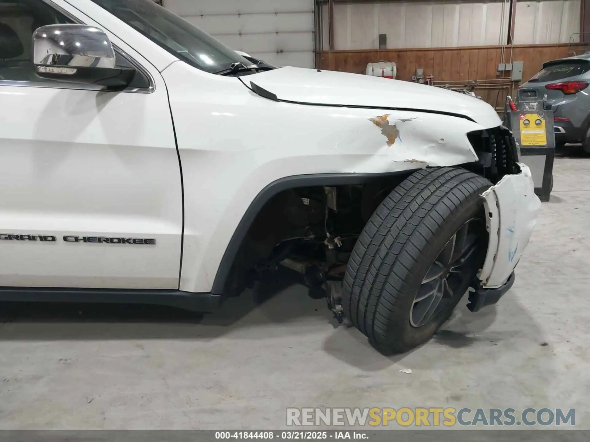 6 Photograph of a damaged car 1C4RJFBG8KC578012 JEEP GRAND CHEROKEE 2019