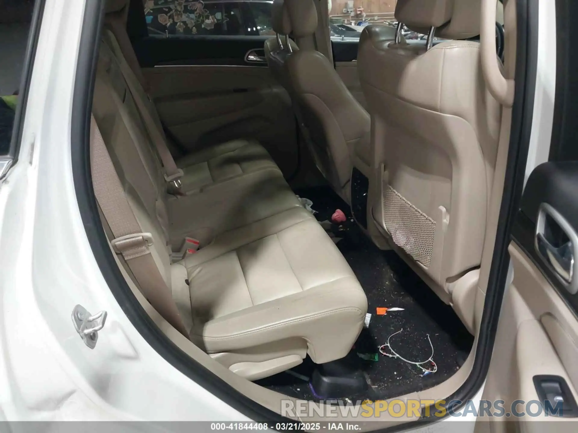8 Photograph of a damaged car 1C4RJFBG8KC578012 JEEP GRAND CHEROKEE 2019
