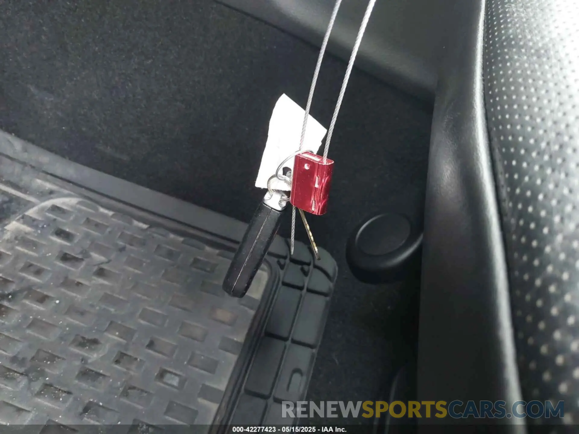 11 Photograph of a damaged car 1C4RJFBG8KC725865 JEEP GRAND CHEROKEE 2019