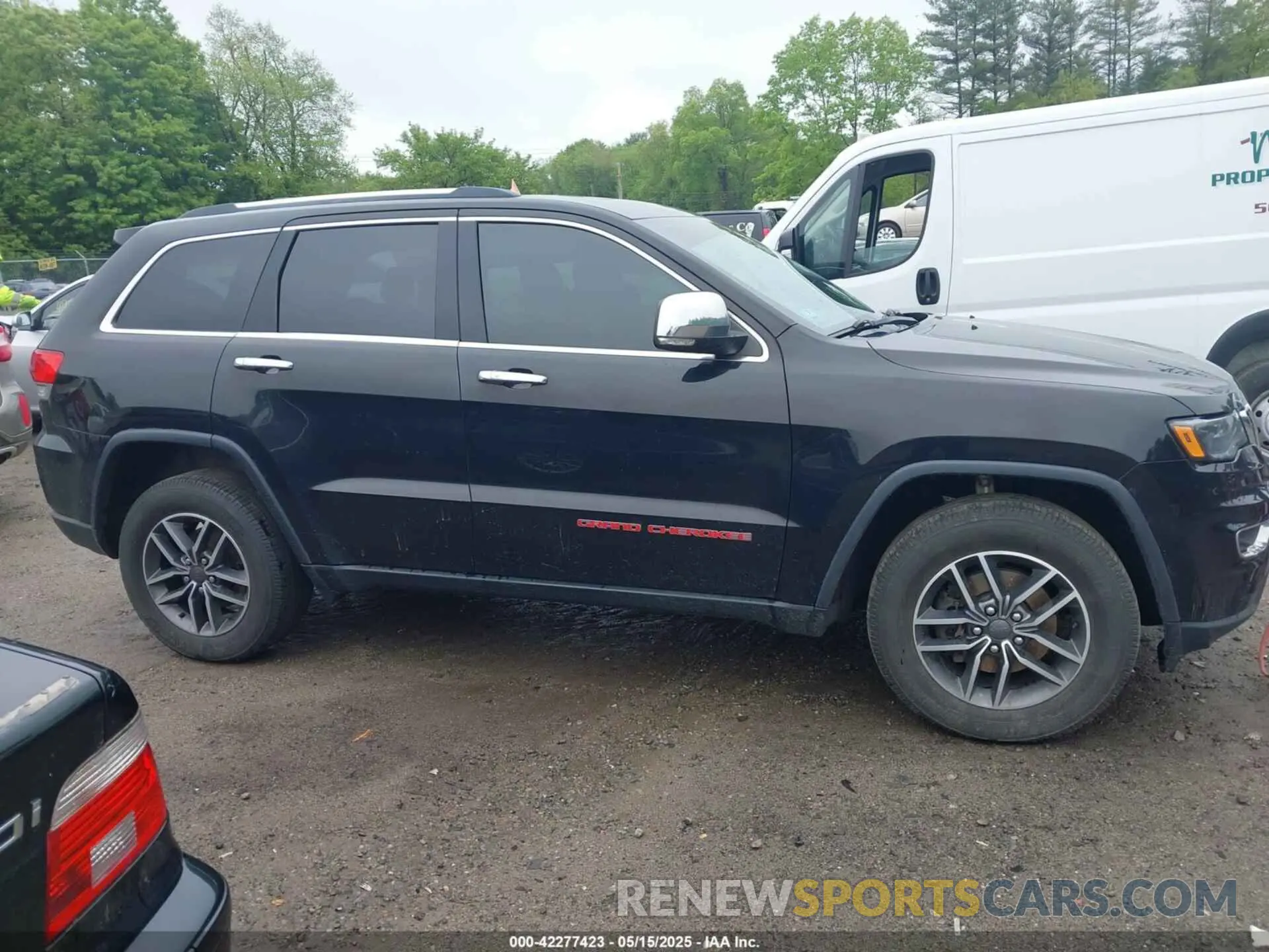 13 Photograph of a damaged car 1C4RJFBG8KC725865 JEEP GRAND CHEROKEE 2019
