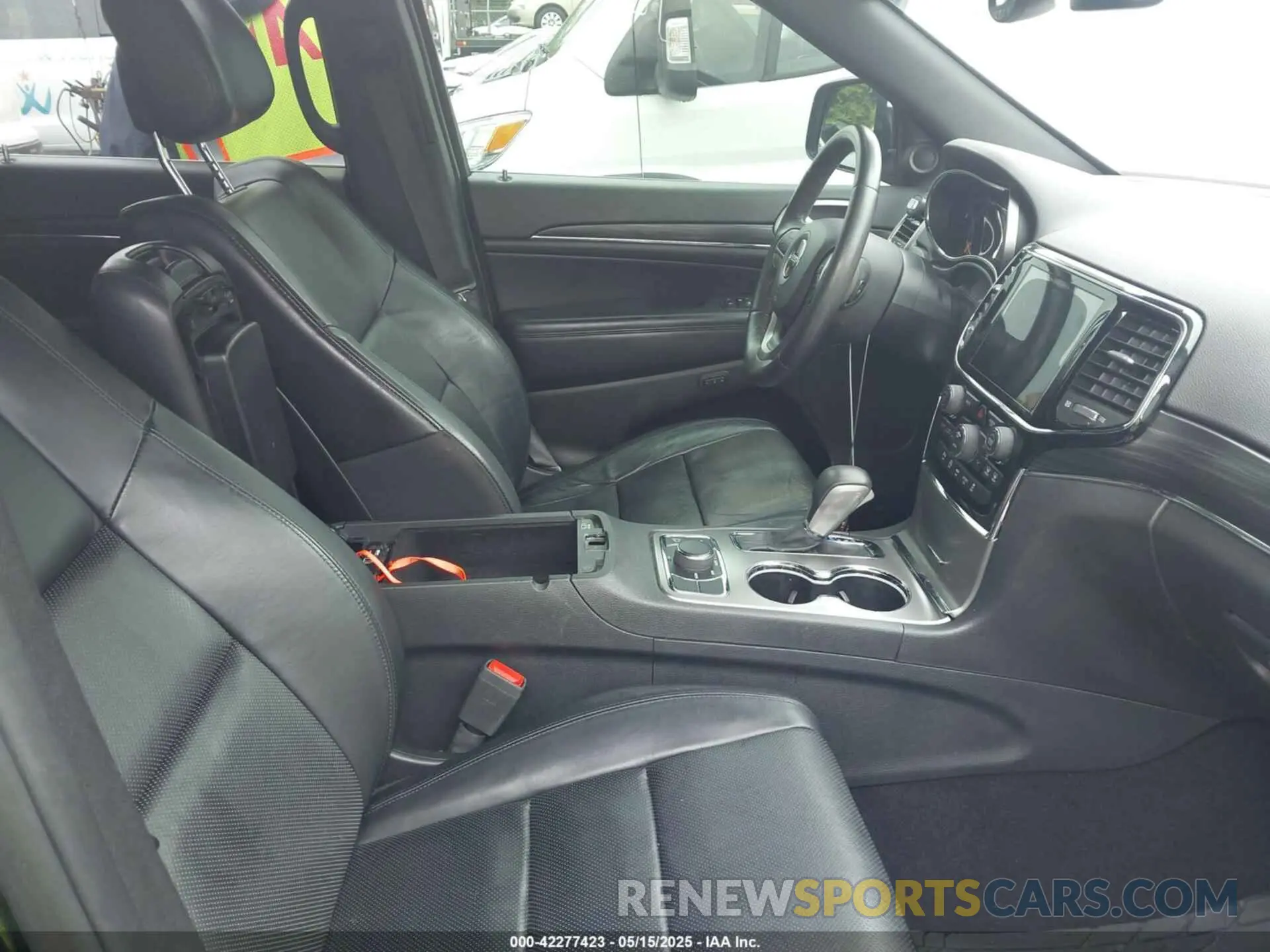 5 Photograph of a damaged car 1C4RJFBG8KC725865 JEEP GRAND CHEROKEE 2019