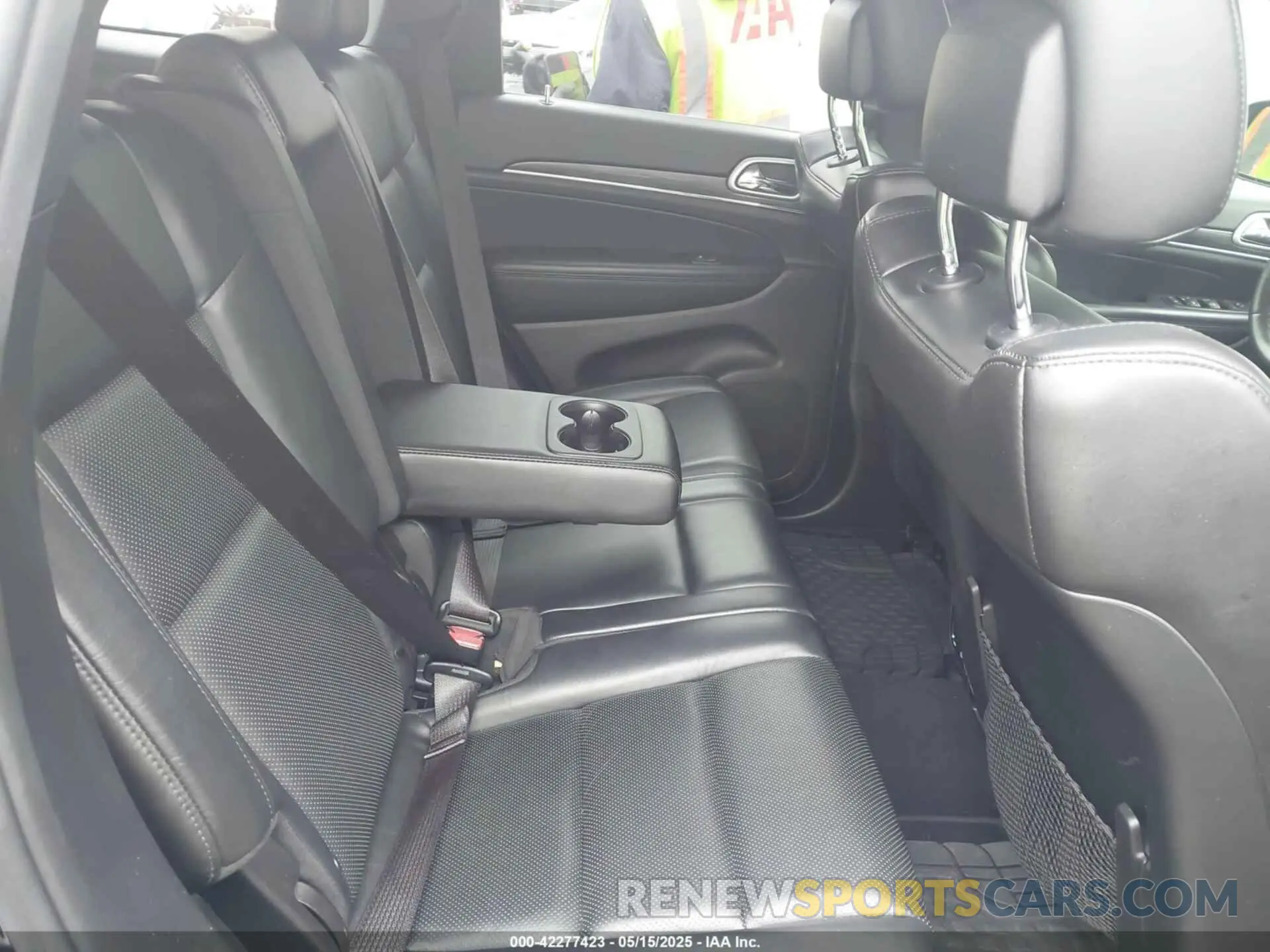 8 Photograph of a damaged car 1C4RJFBG8KC725865 JEEP GRAND CHEROKEE 2019