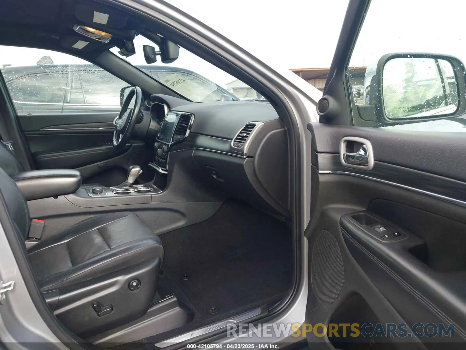 5 Photograph of a damaged car 1C4RJFBG8KC799478 JEEP GRAND CHEROKEE 2019