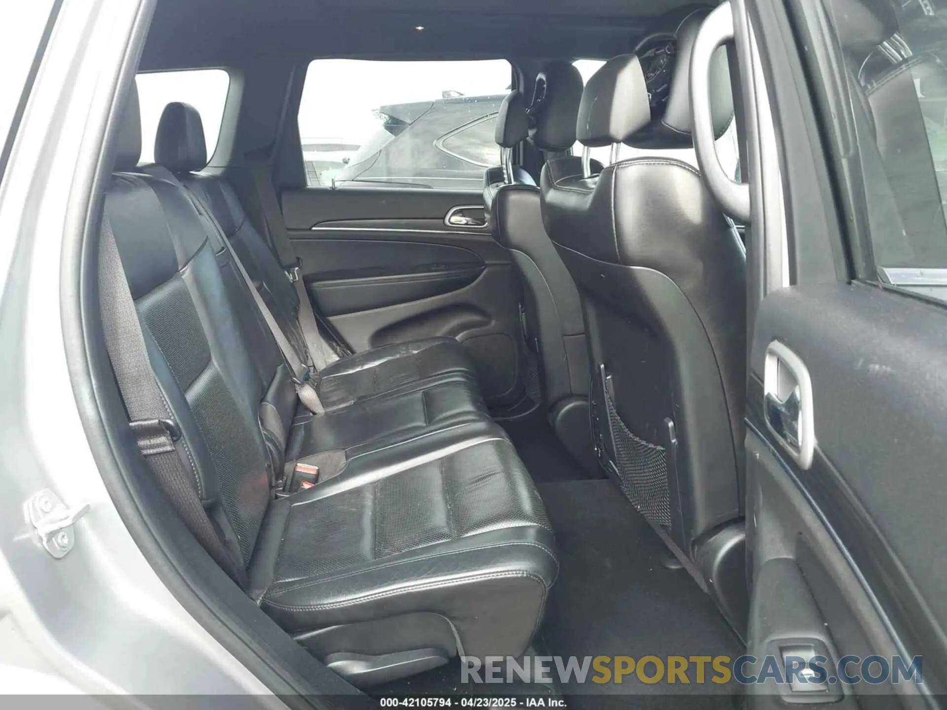 8 Photograph of a damaged car 1C4RJFBG8KC799478 JEEP GRAND CHEROKEE 2019