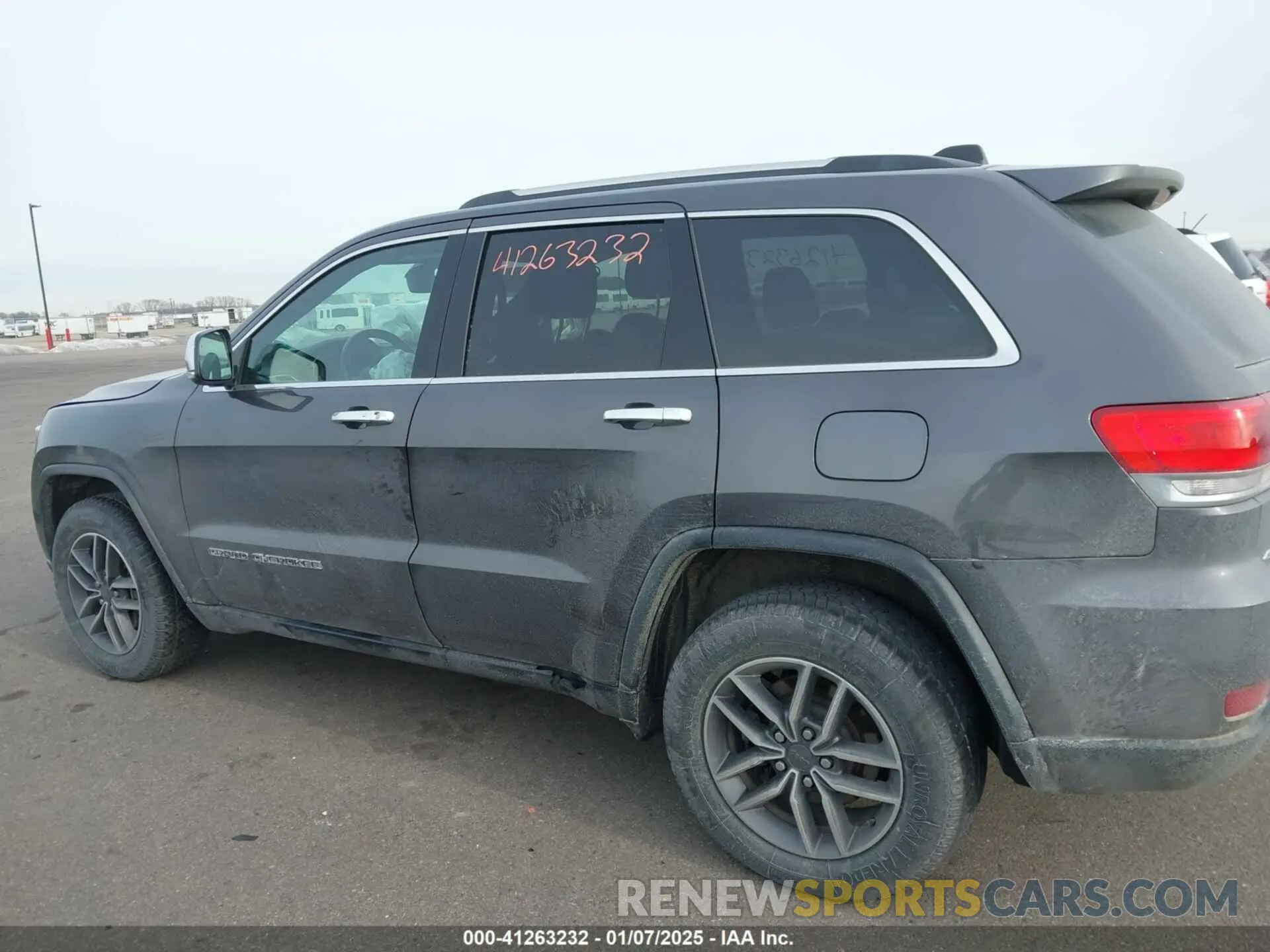 14 Photograph of a damaged car 1C4RJFBG8KC831622 JEEP GRAND CHEROKEE 2019