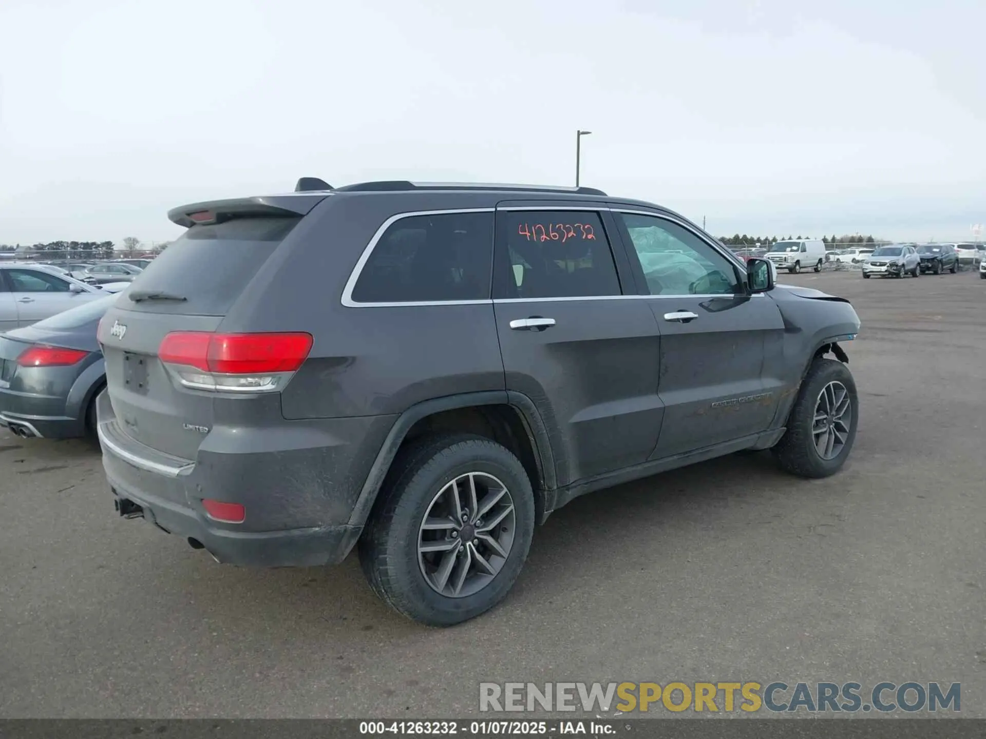 4 Photograph of a damaged car 1C4RJFBG8KC831622 JEEP GRAND CHEROKEE 2019