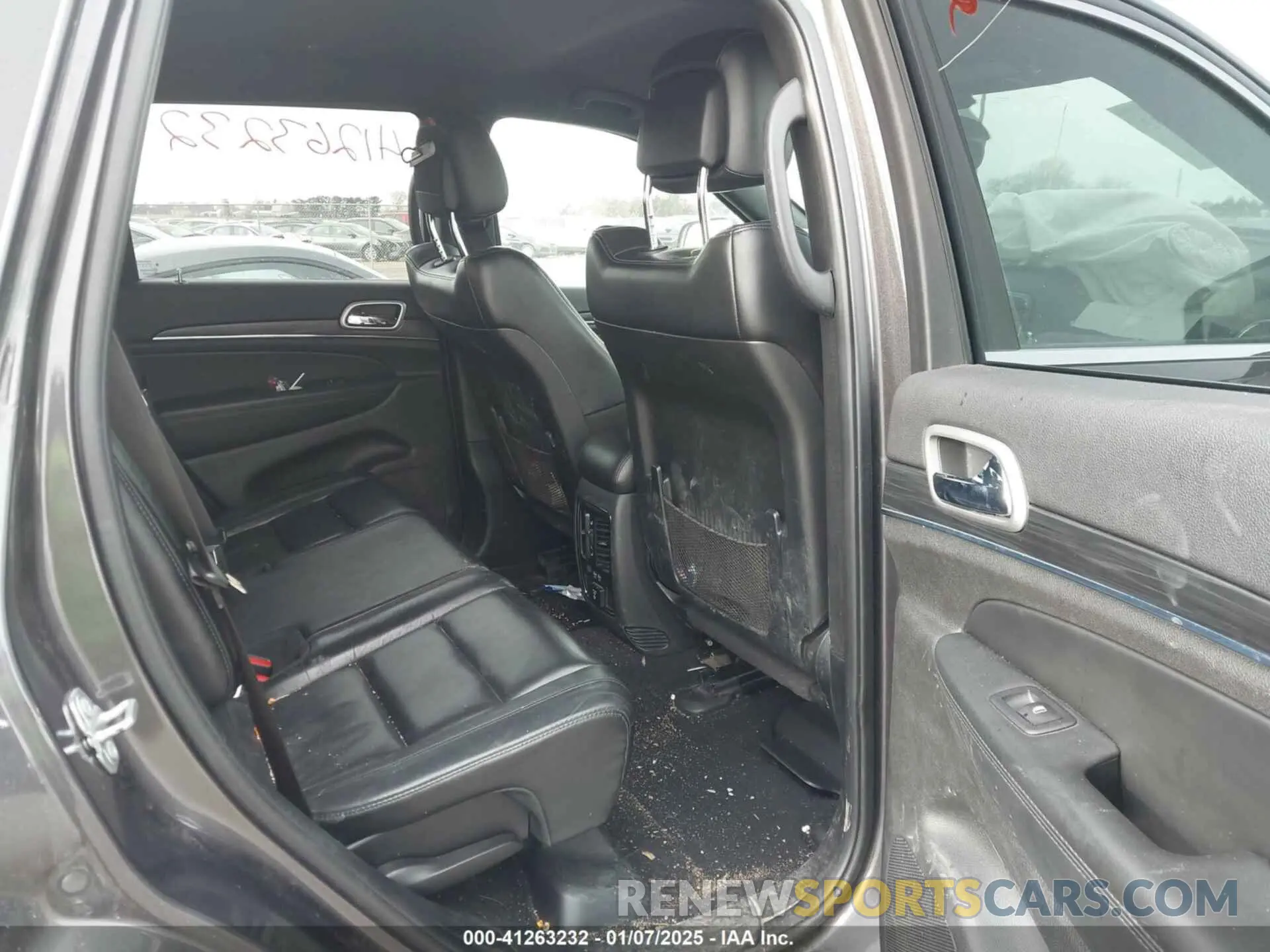 8 Photograph of a damaged car 1C4RJFBG8KC831622 JEEP GRAND CHEROKEE 2019