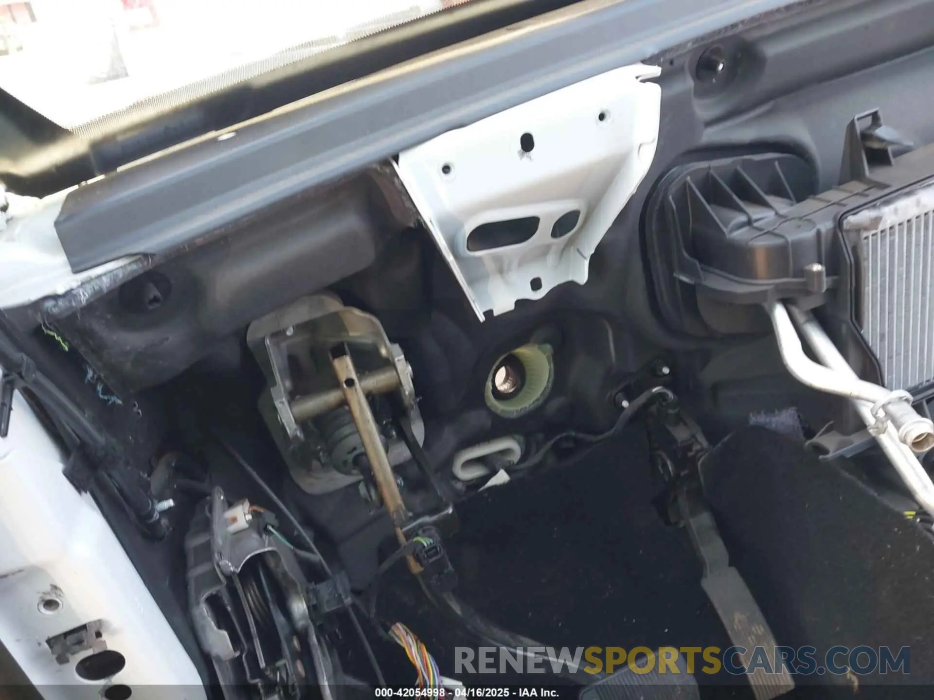14 Photograph of a damaged car 1C4RJFBG9KC618419 JEEP GRAND CHEROKEE 2019