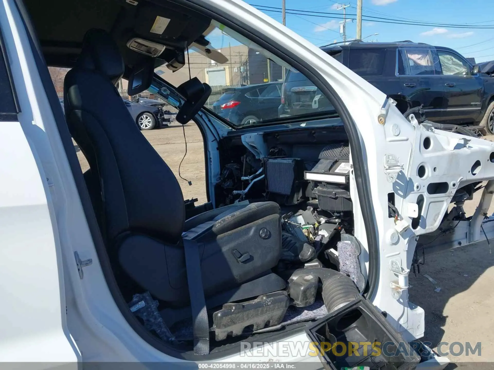 5 Photograph of a damaged car 1C4RJFBG9KC618419 JEEP GRAND CHEROKEE 2019