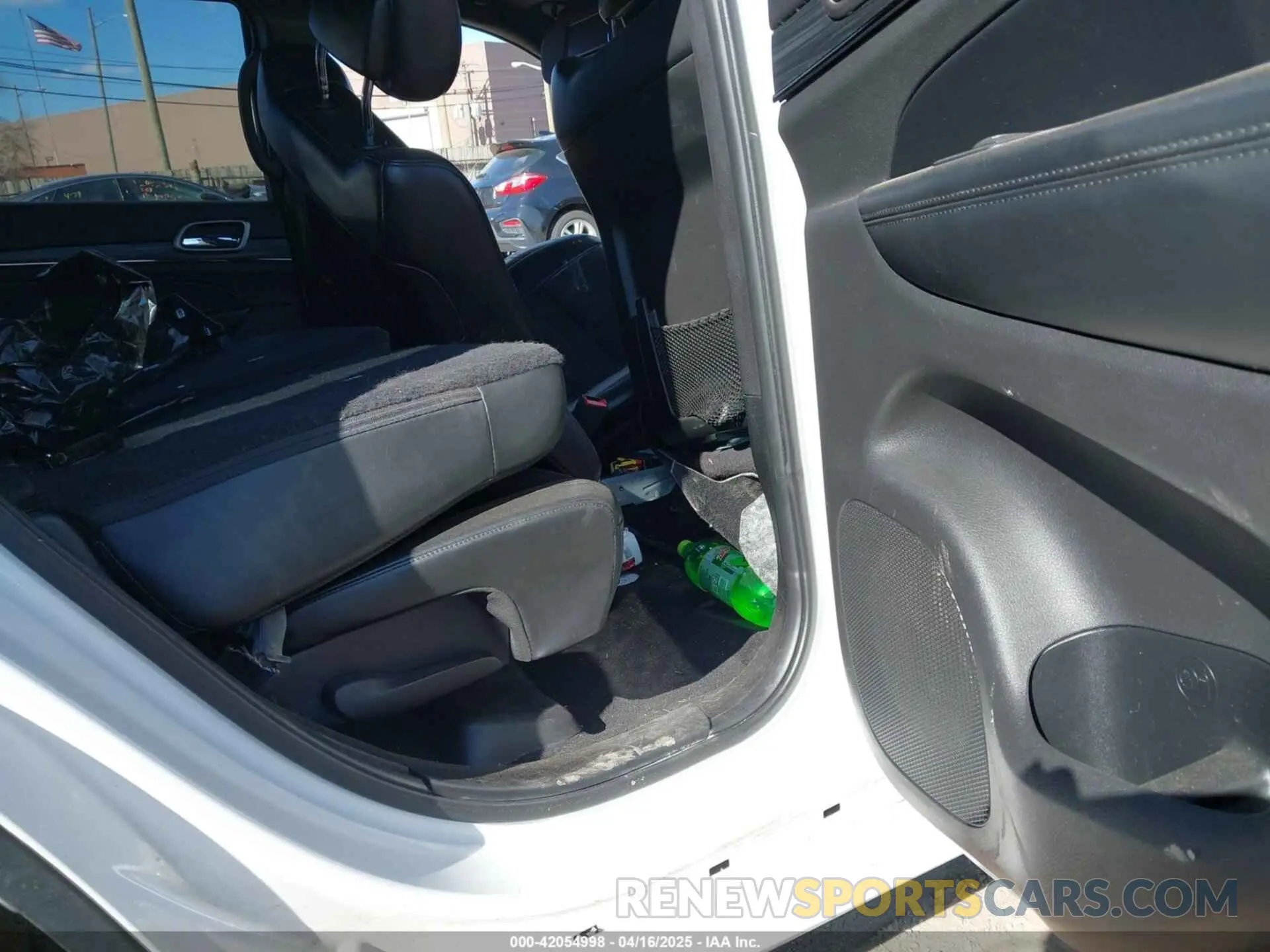 8 Photograph of a damaged car 1C4RJFBG9KC618419 JEEP GRAND CHEROKEE 2019