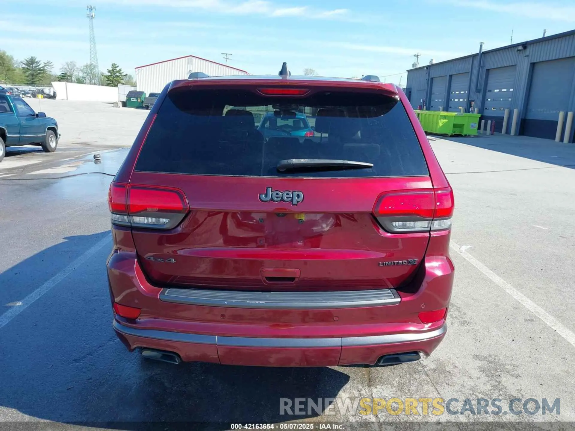 16 Photograph of a damaged car 1C4RJFBG9KC678135 JEEP GRAND CHEROKEE 2019