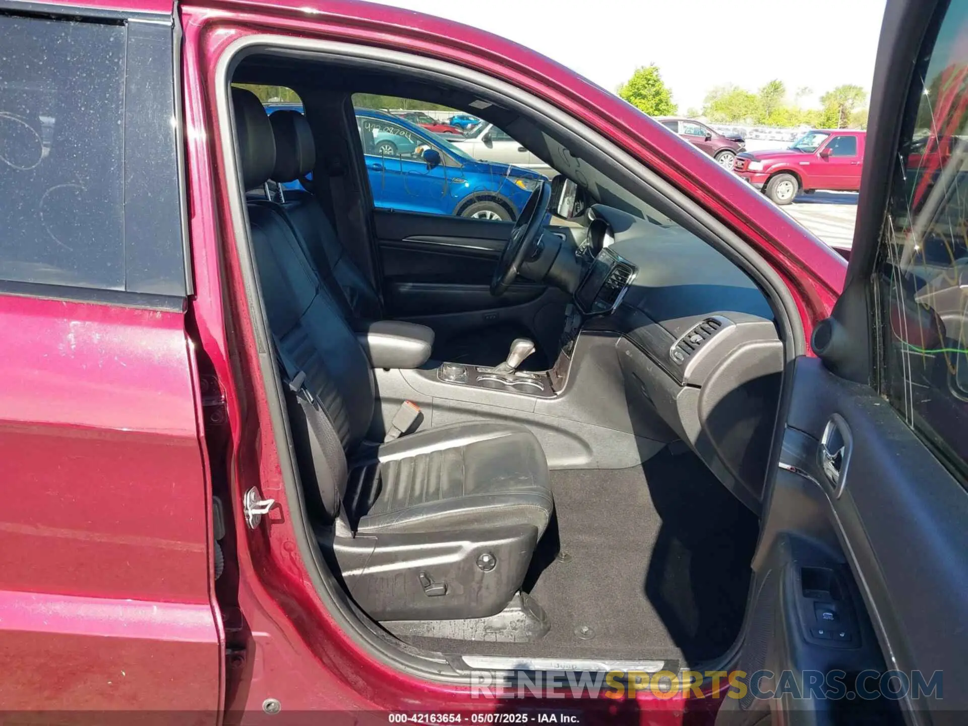 5 Photograph of a damaged car 1C4RJFBG9KC678135 JEEP GRAND CHEROKEE 2019