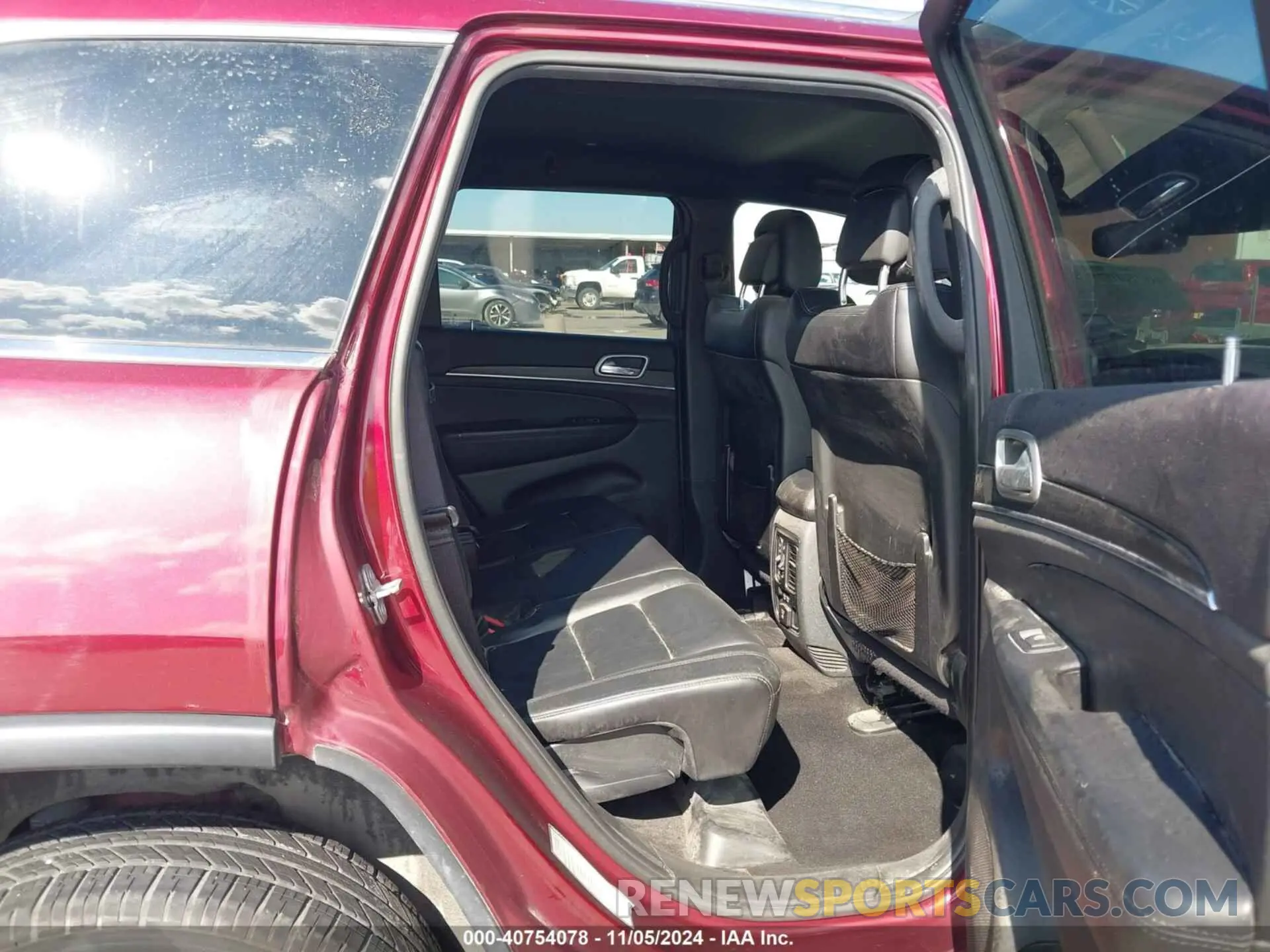 8 Photograph of a damaged car 1C4RJFBG9KC724143 JEEP GRAND CHEROKEE 2019