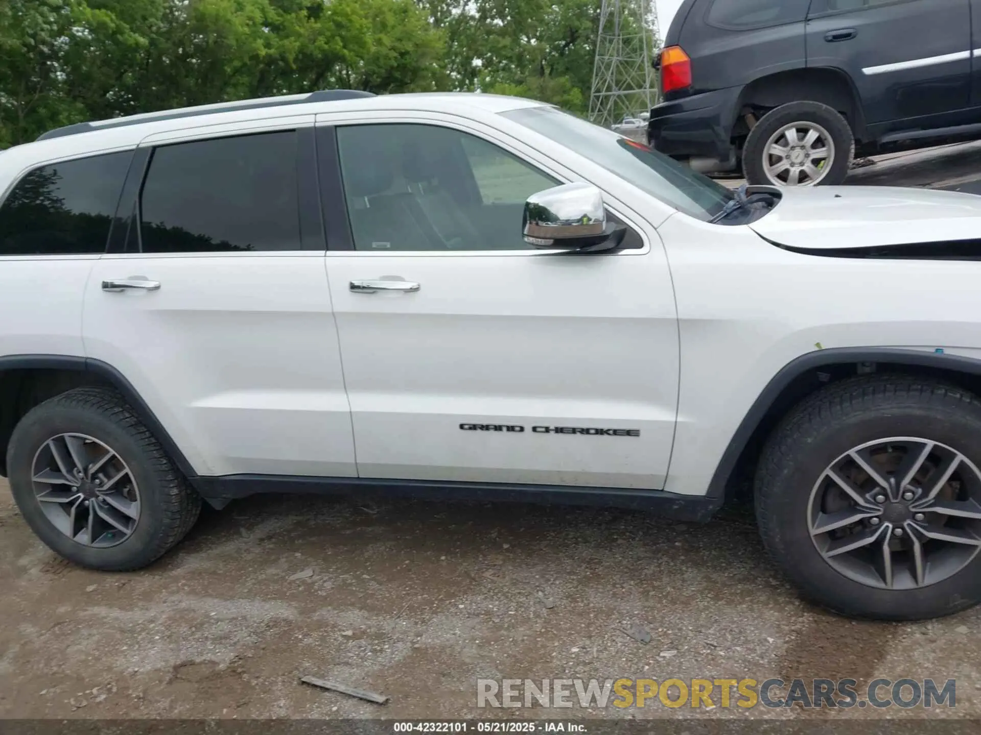 13 Photograph of a damaged car 1C4RJFBG9KC746031 JEEP GRAND CHEROKEE 2019