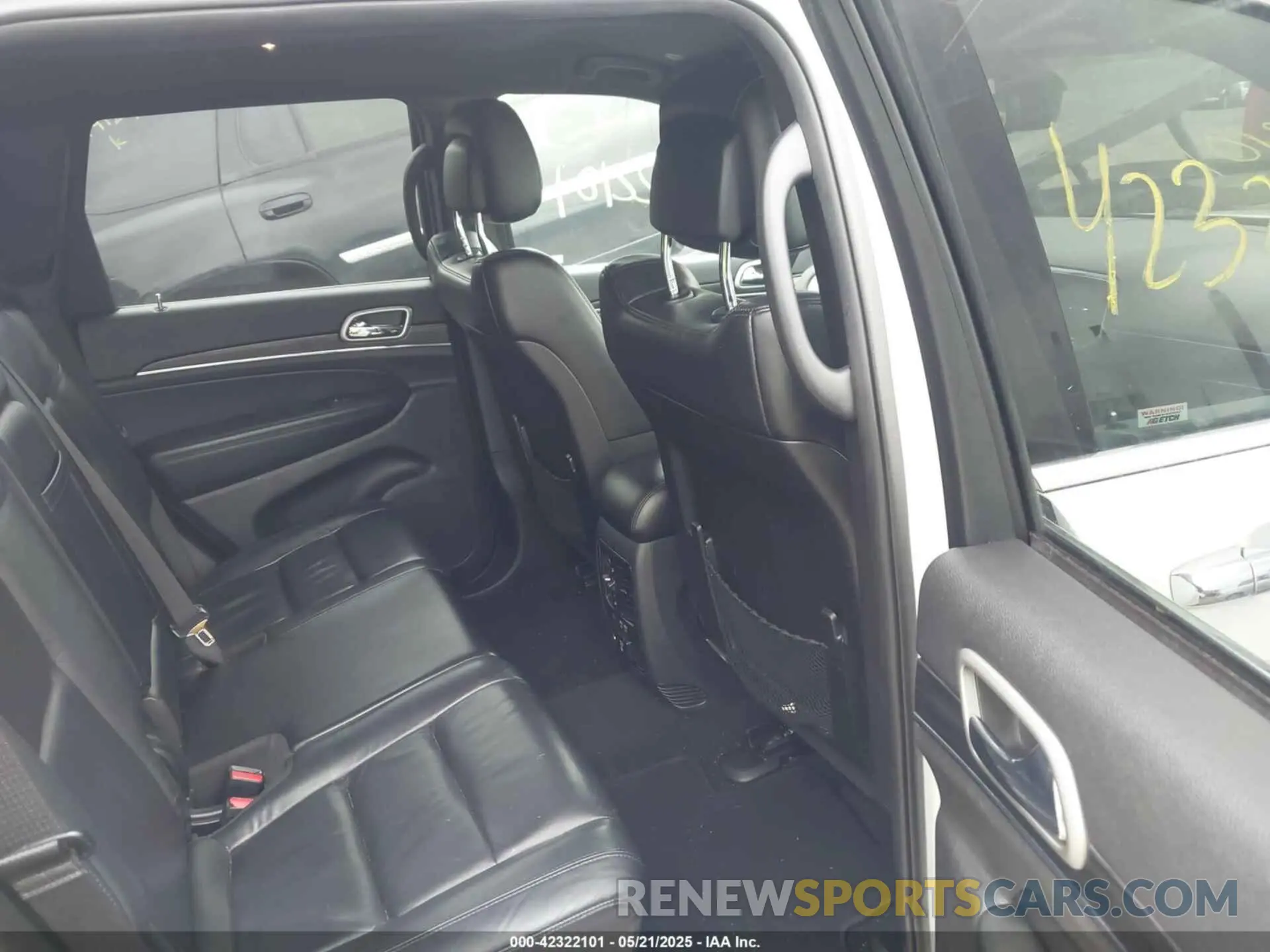 8 Photograph of a damaged car 1C4RJFBG9KC746031 JEEP GRAND CHEROKEE 2019