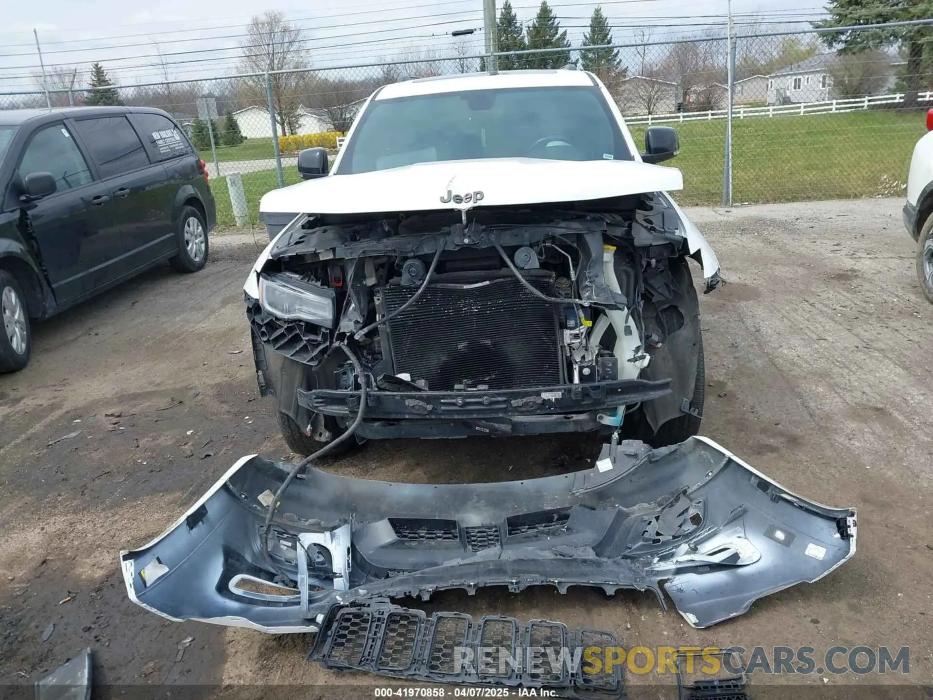 12 Photograph of a damaged car 1C4RJFBG9KC773620 JEEP GRAND CHEROKEE 2019