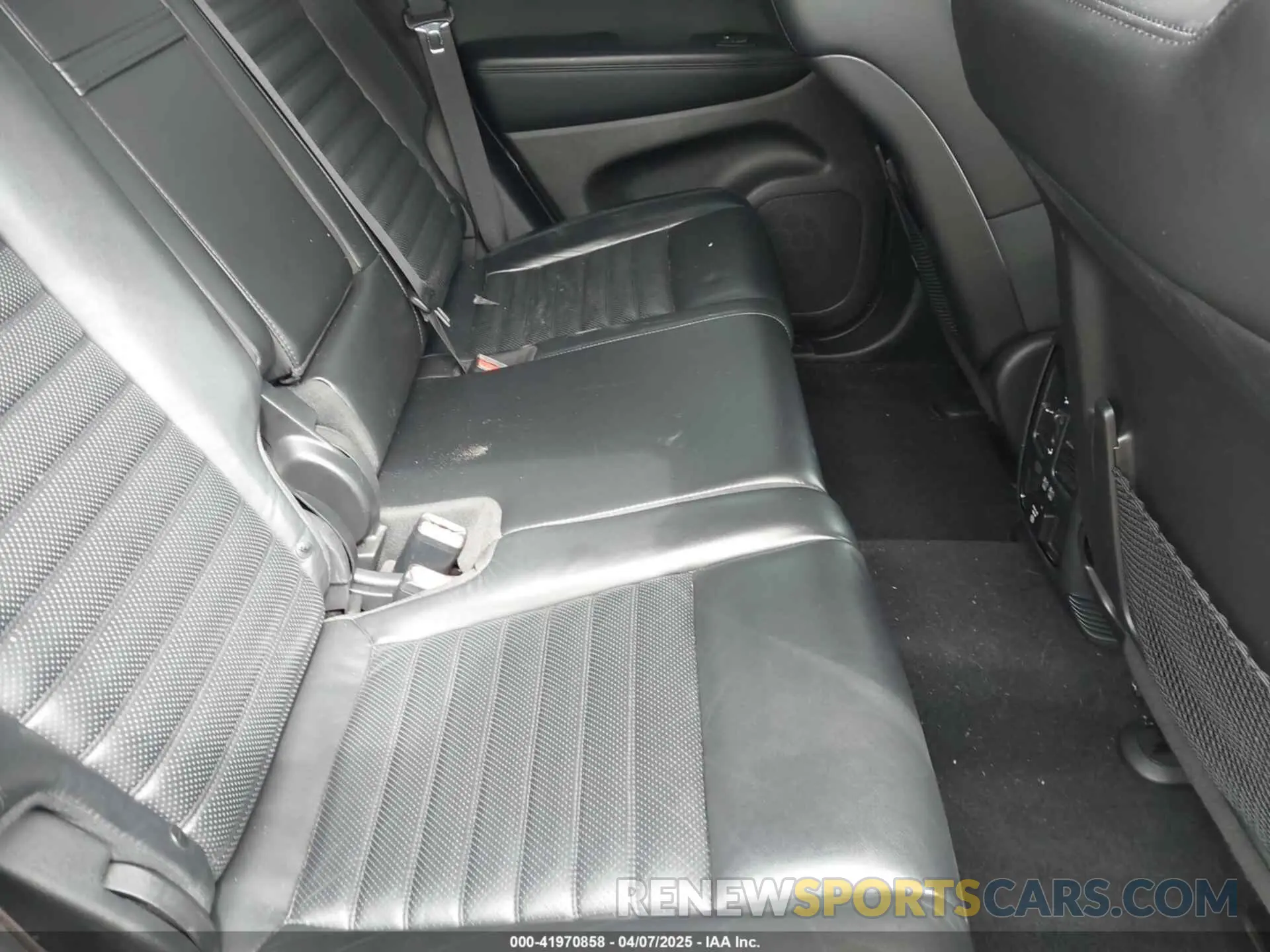 8 Photograph of a damaged car 1C4RJFBG9KC773620 JEEP GRAND CHEROKEE 2019