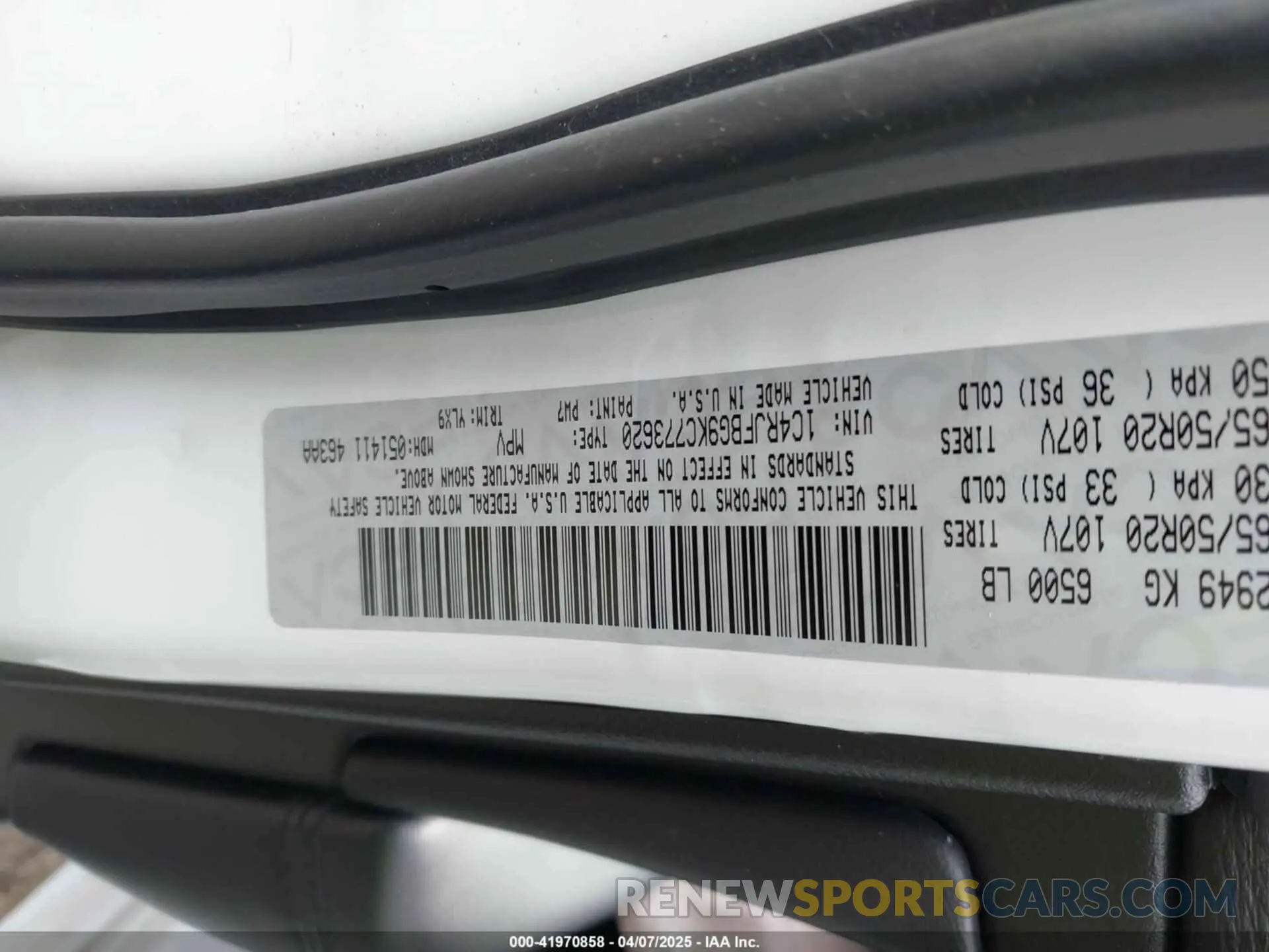 9 Photograph of a damaged car 1C4RJFBG9KC773620 JEEP GRAND CHEROKEE 2019