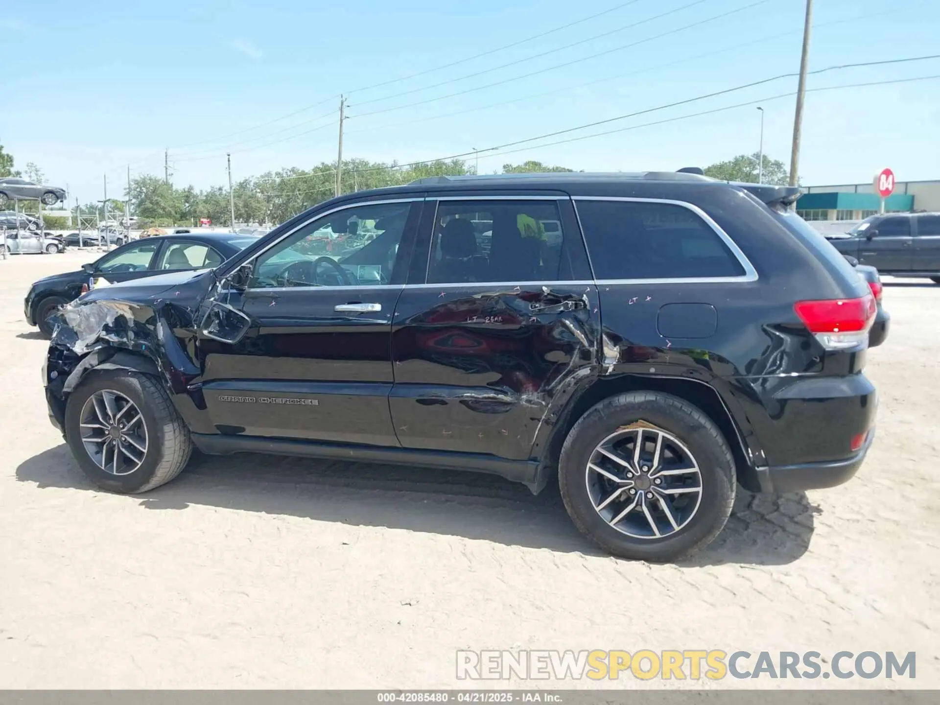 15 Photograph of a damaged car 1C4RJFBG9KC831953 JEEP GRAND CHEROKEE 2019
