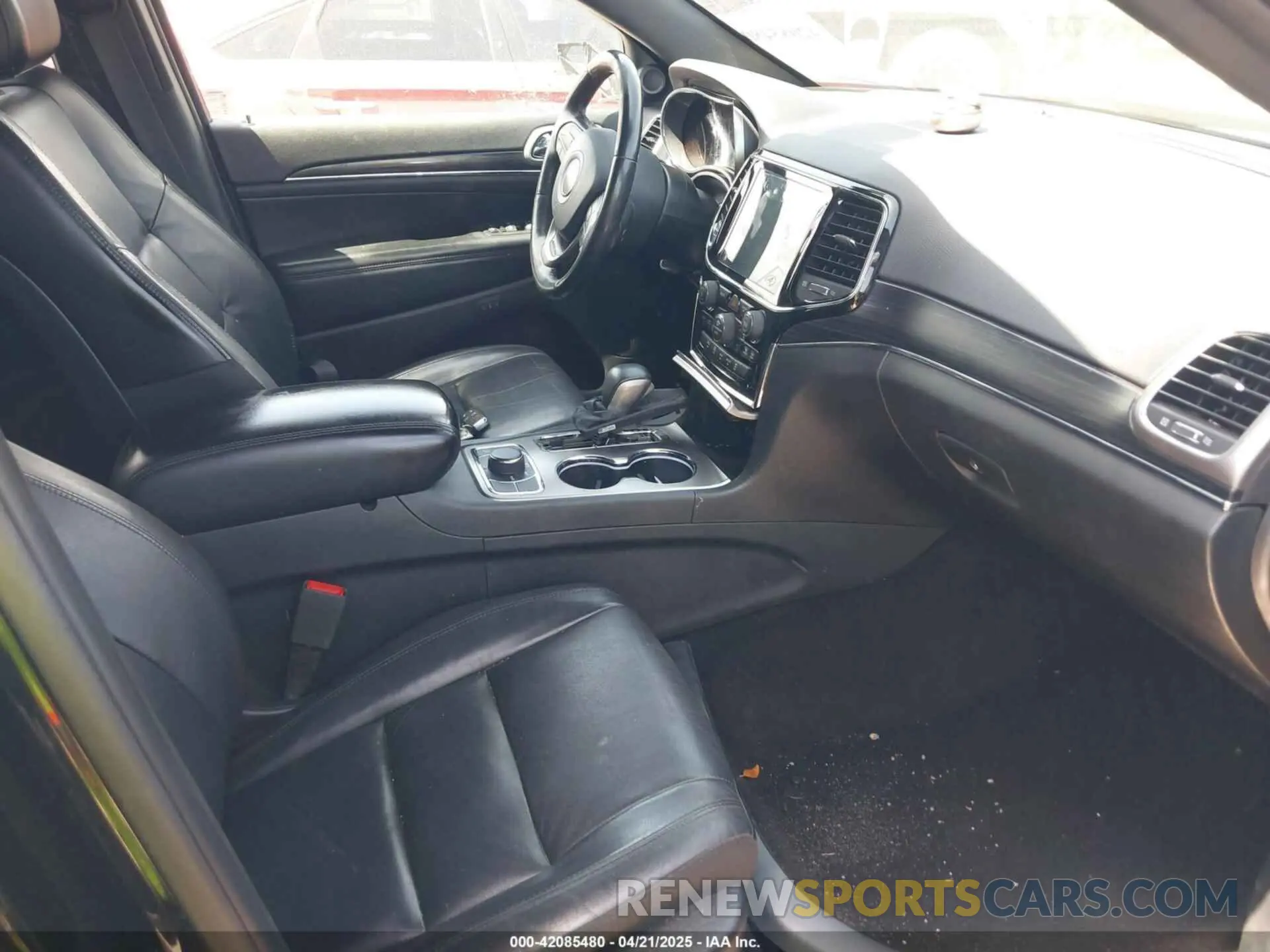 5 Photograph of a damaged car 1C4RJFBG9KC831953 JEEP GRAND CHEROKEE 2019