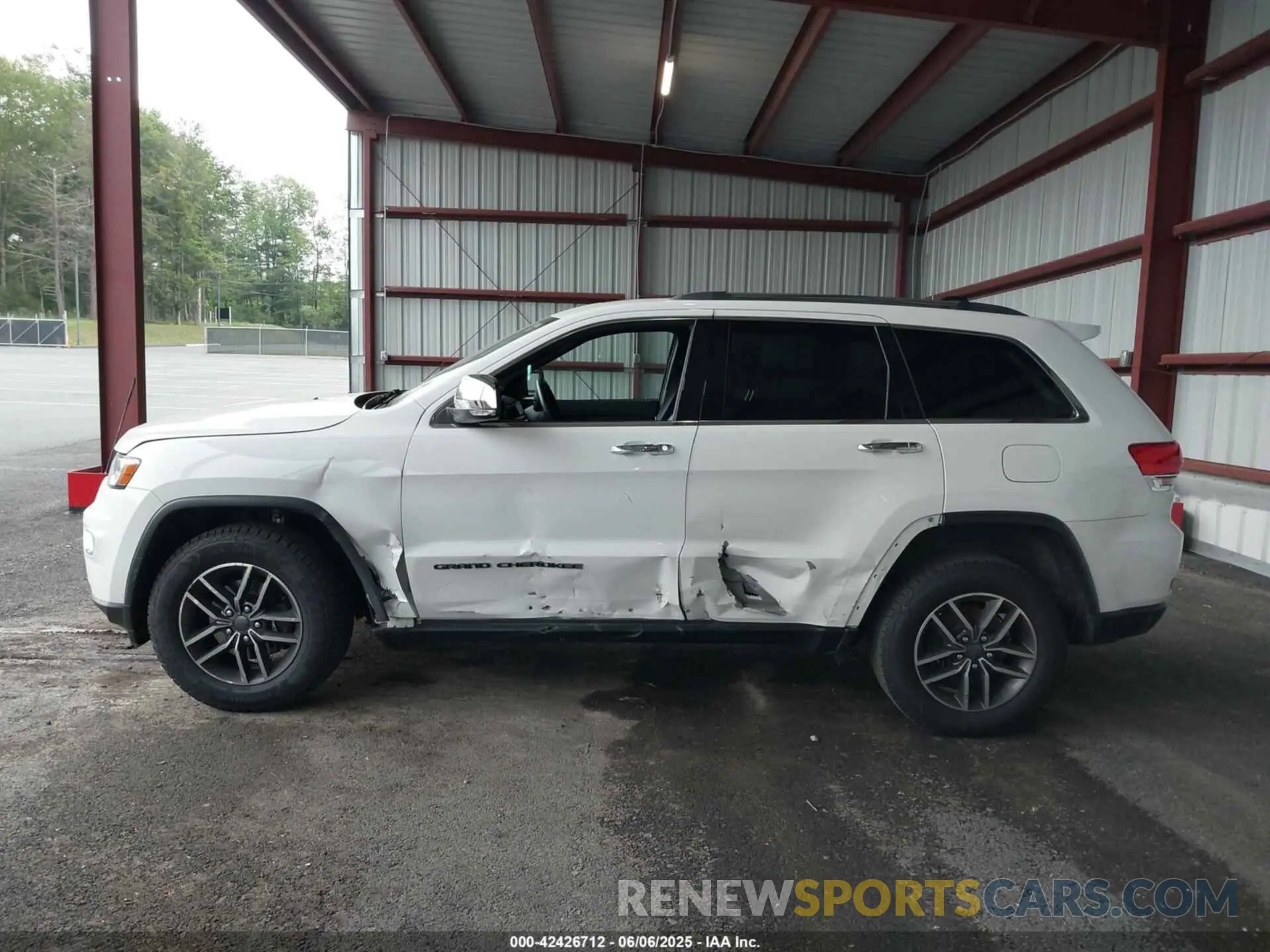 14 Photograph of a damaged car 1C4RJFBGXKC590159 JEEP GRAND CHEROKEE 2019