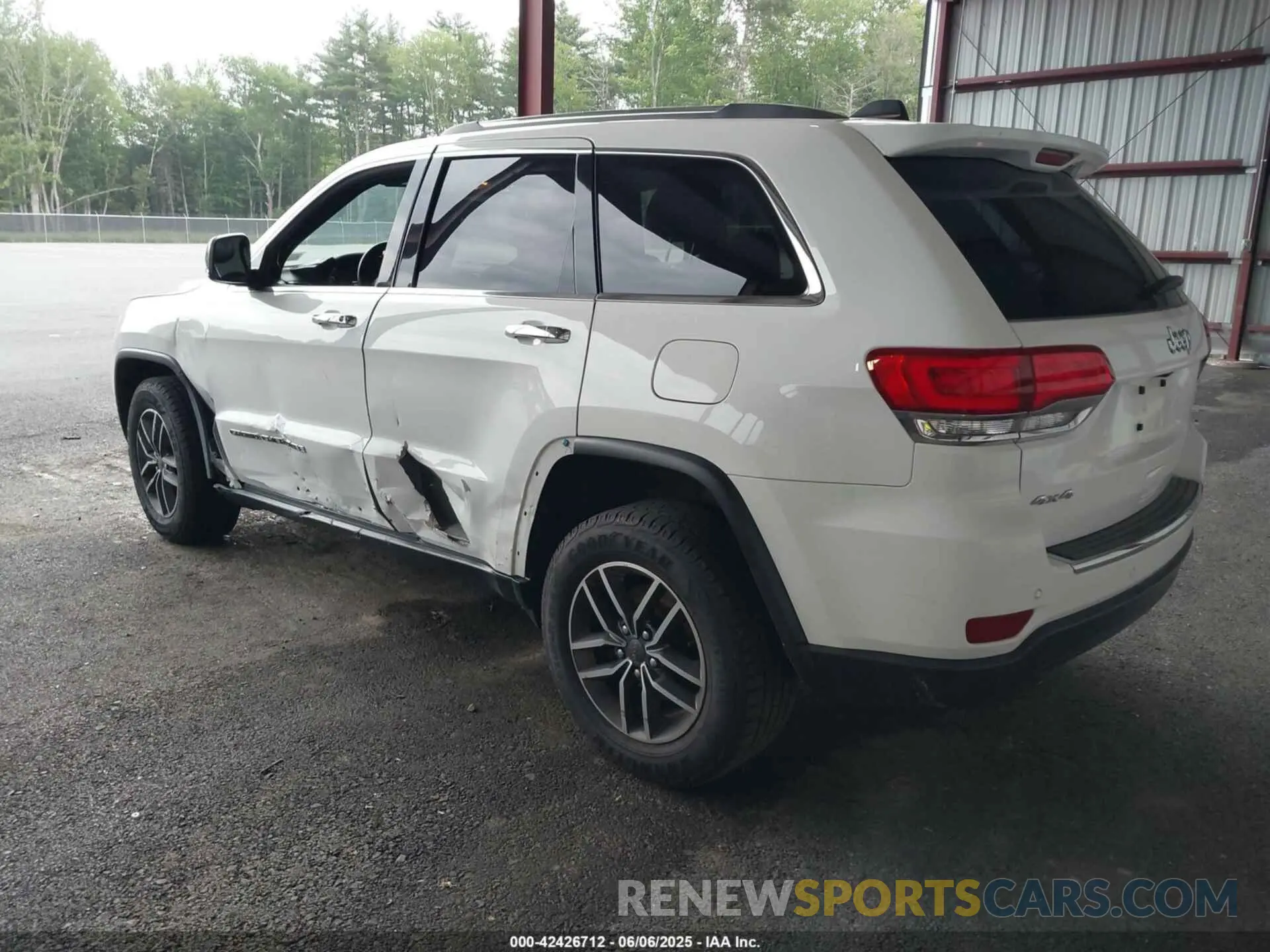 3 Photograph of a damaged car 1C4RJFBGXKC590159 JEEP GRAND CHEROKEE 2019