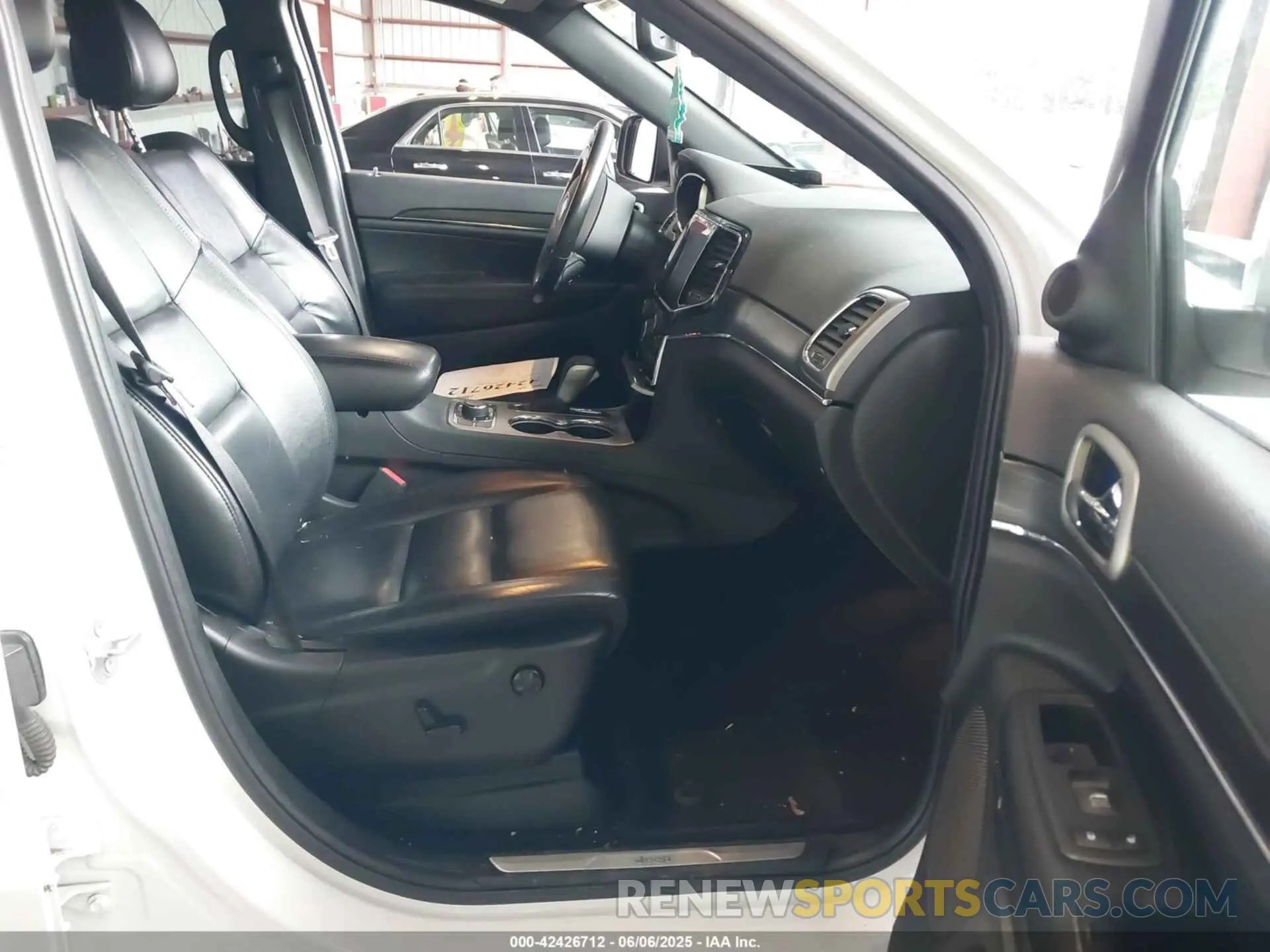 5 Photograph of a damaged car 1C4RJFBGXKC590159 JEEP GRAND CHEROKEE 2019