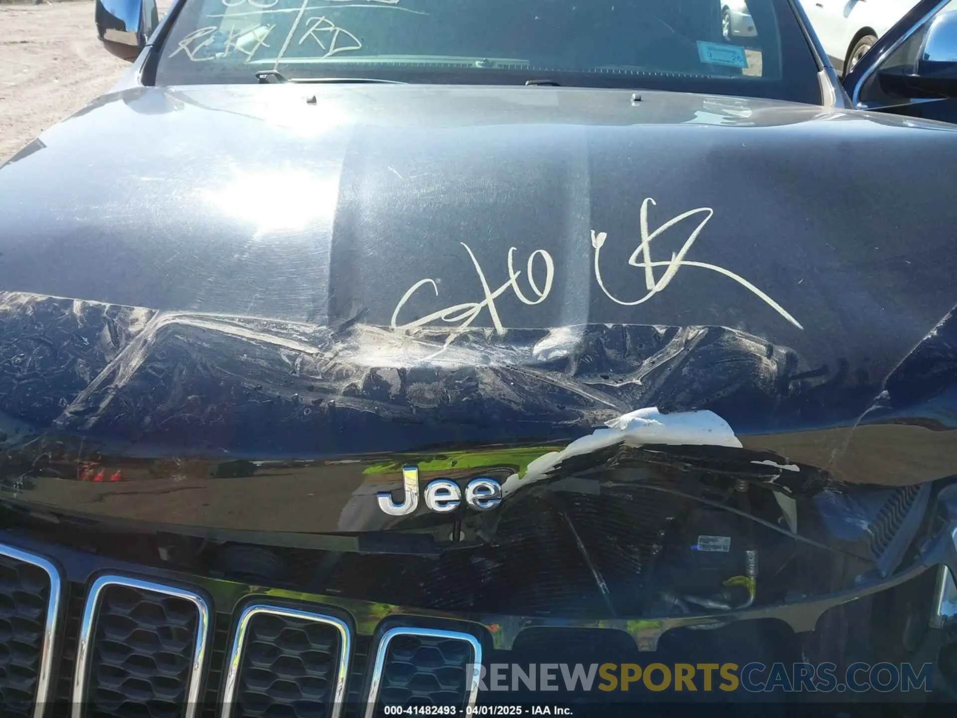 10 Photograph of a damaged car 1C4RJFBGXKC667340 JEEP GRAND CHEROKEE 2019