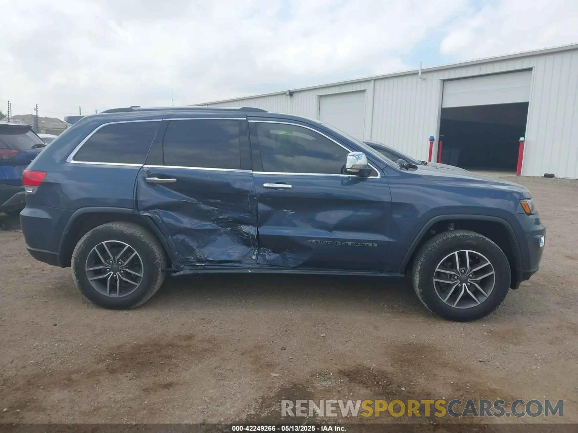 13 Photograph of a damaged car 1C4RJFBGXKC786215 JEEP GRAND CHEROKEE 2019