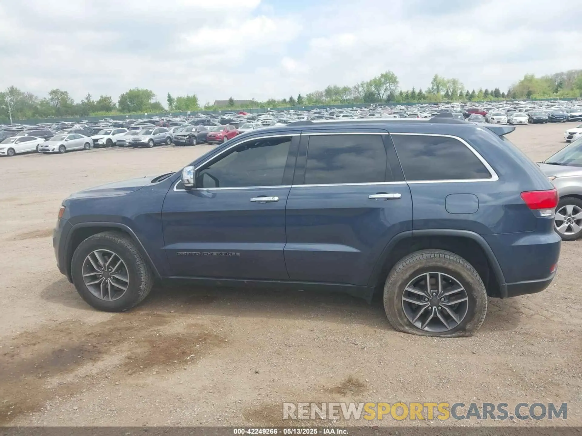 14 Photograph of a damaged car 1C4RJFBGXKC786215 JEEP GRAND CHEROKEE 2019