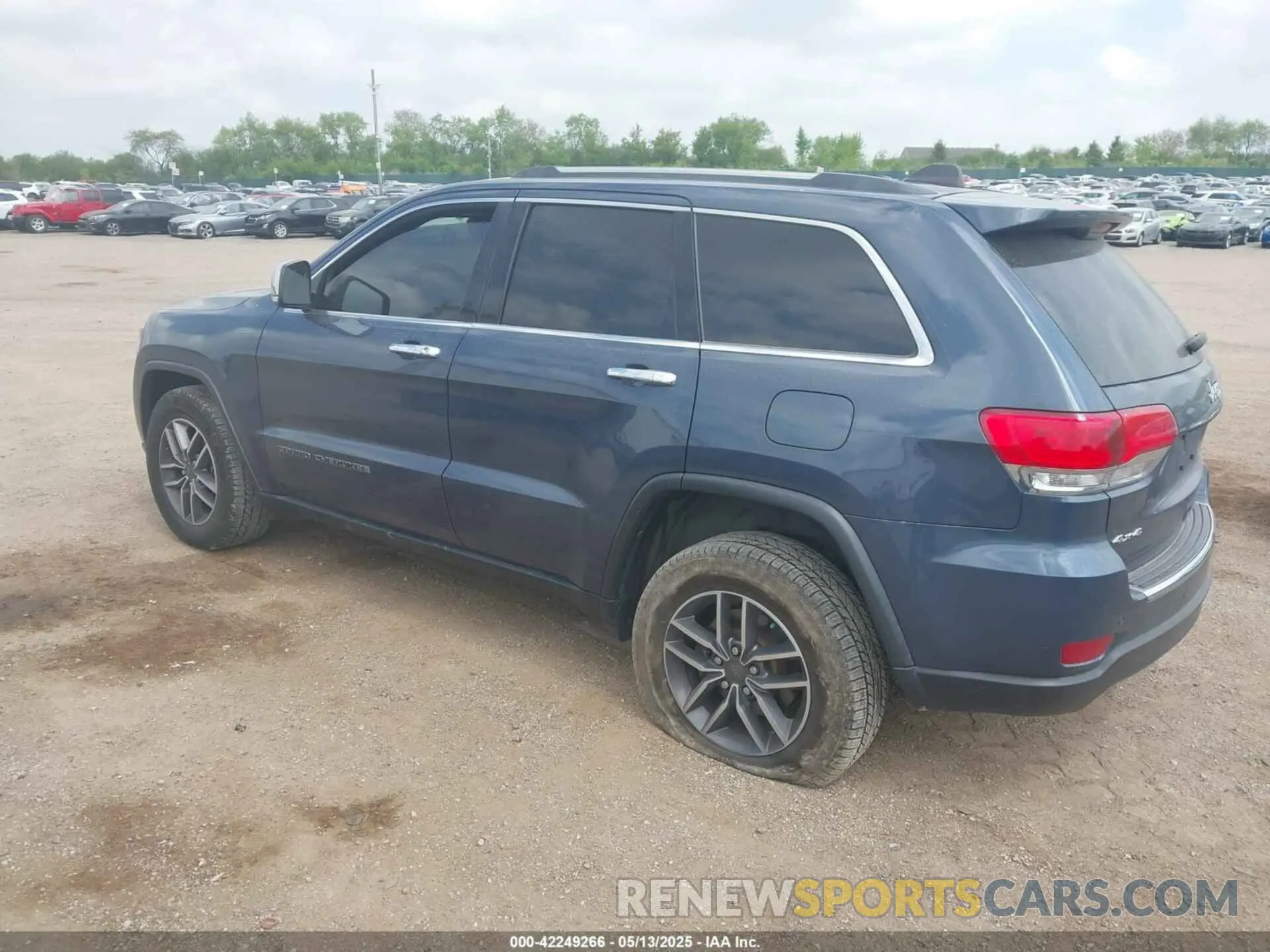 3 Photograph of a damaged car 1C4RJFBGXKC786215 JEEP GRAND CHEROKEE 2019