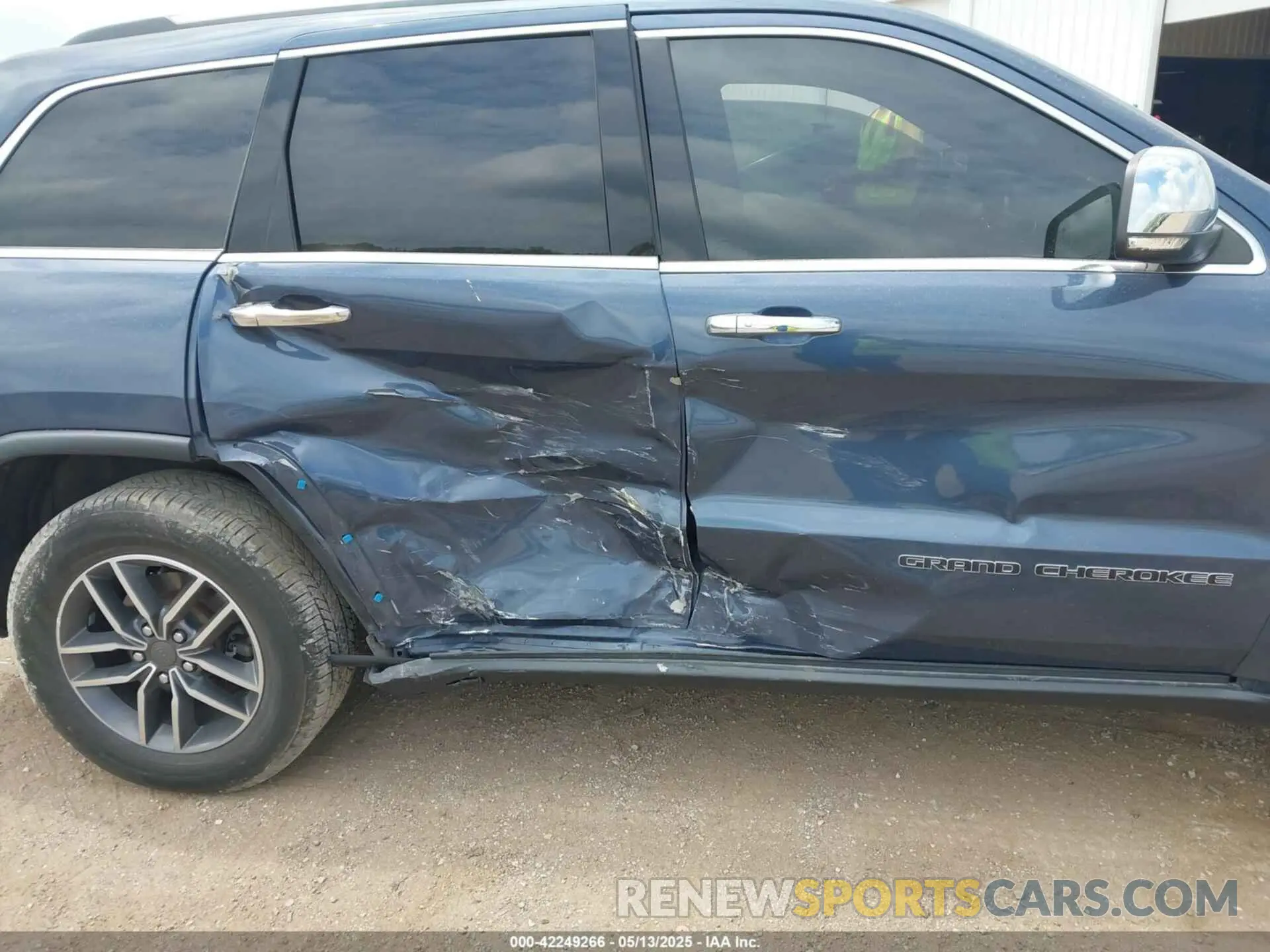 6 Photograph of a damaged car 1C4RJFBGXKC786215 JEEP GRAND CHEROKEE 2019