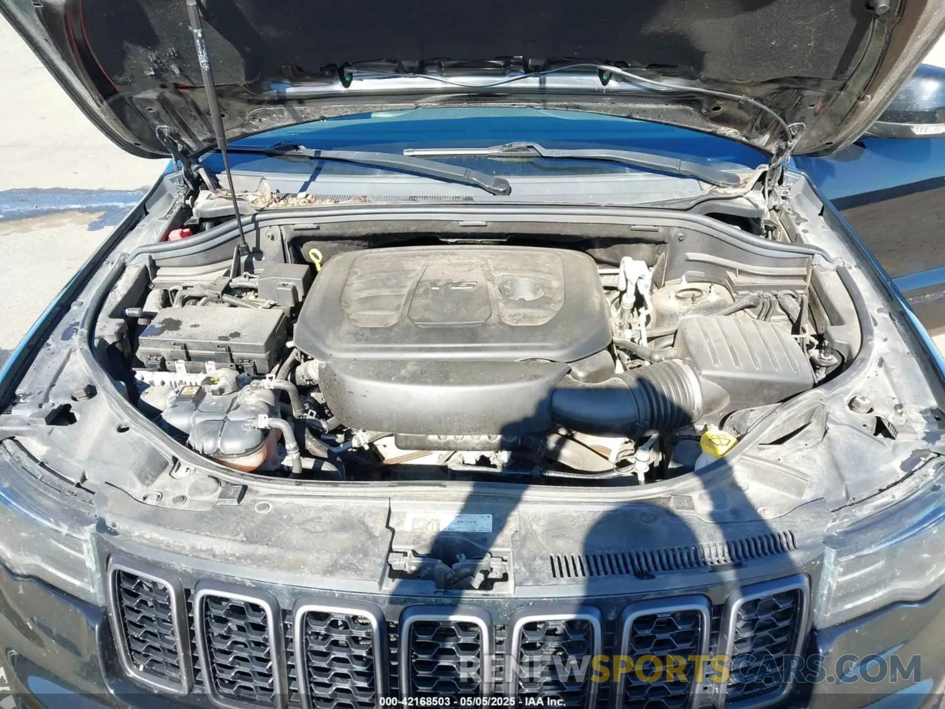 10 Photograph of a damaged car 1C4RJFBGXKC842475 JEEP GRAND CHEROKEE 2019