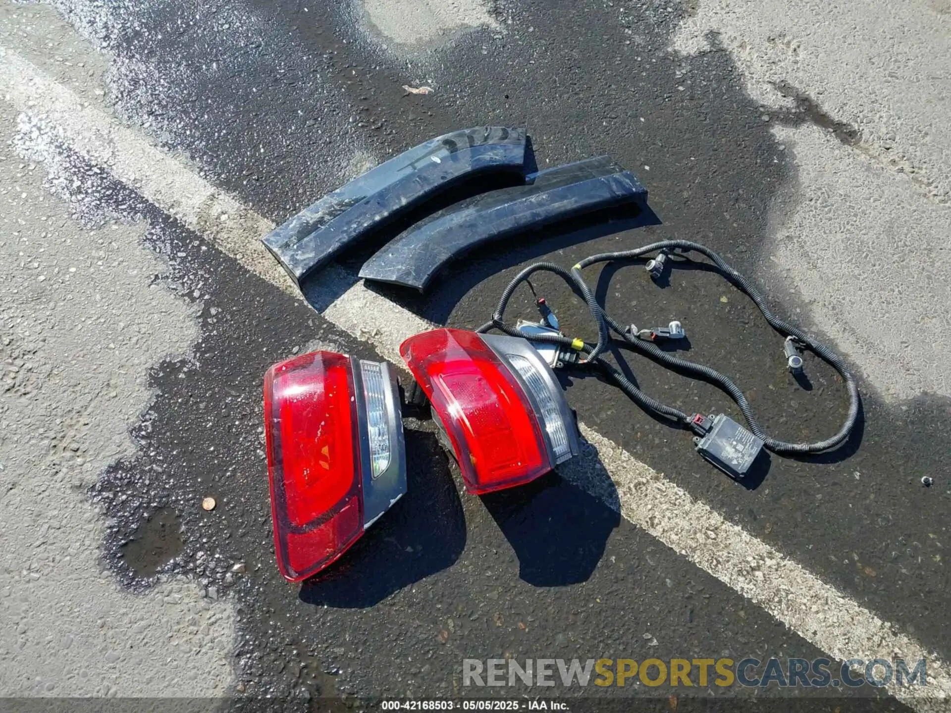 12 Photograph of a damaged car 1C4RJFBGXKC842475 JEEP GRAND CHEROKEE 2019