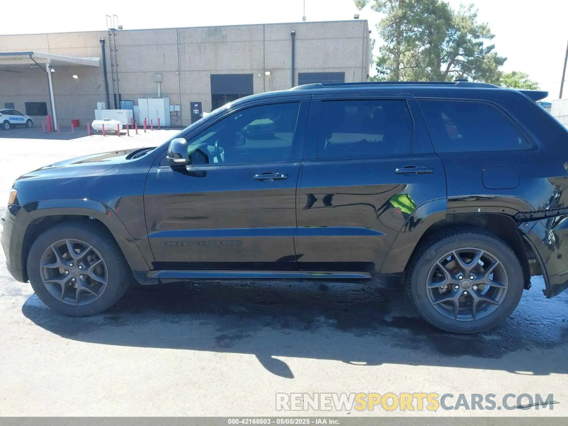 15 Photograph of a damaged car 1C4RJFBGXKC842475 JEEP GRAND CHEROKEE 2019