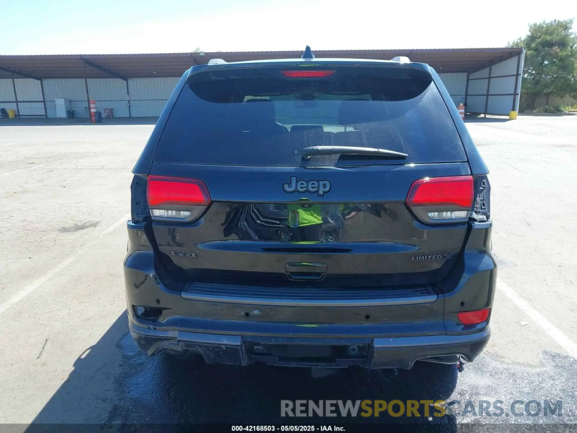 17 Photograph of a damaged car 1C4RJFBGXKC842475 JEEP GRAND CHEROKEE 2019