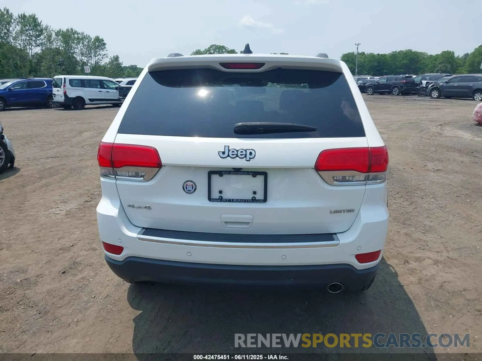 16 Photograph of a damaged car 1C4RJFBGXKC854304 JEEP GRAND CHEROKEE 2019