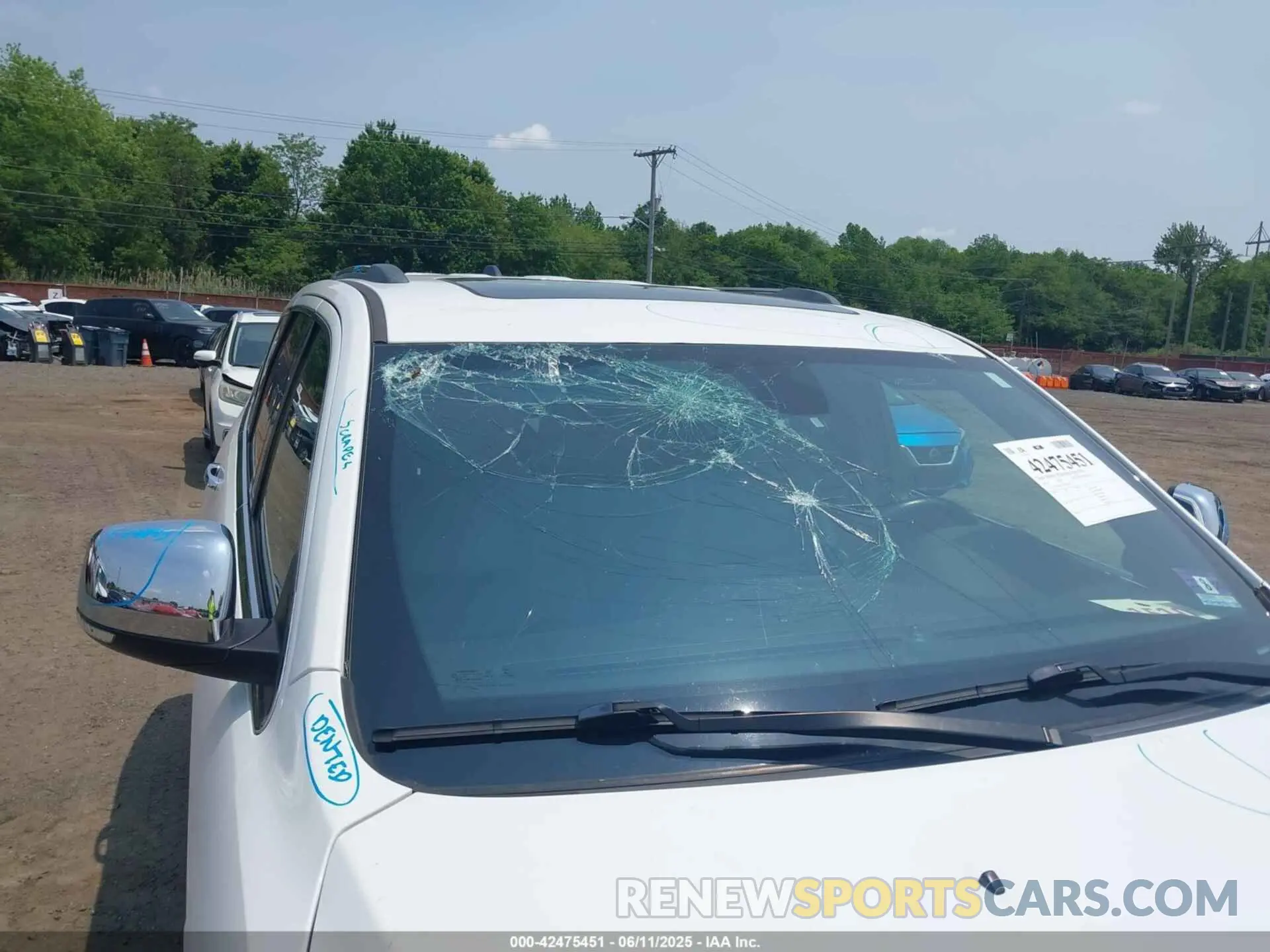 17 Photograph of a damaged car 1C4RJFBGXKC854304 JEEP GRAND CHEROKEE 2019