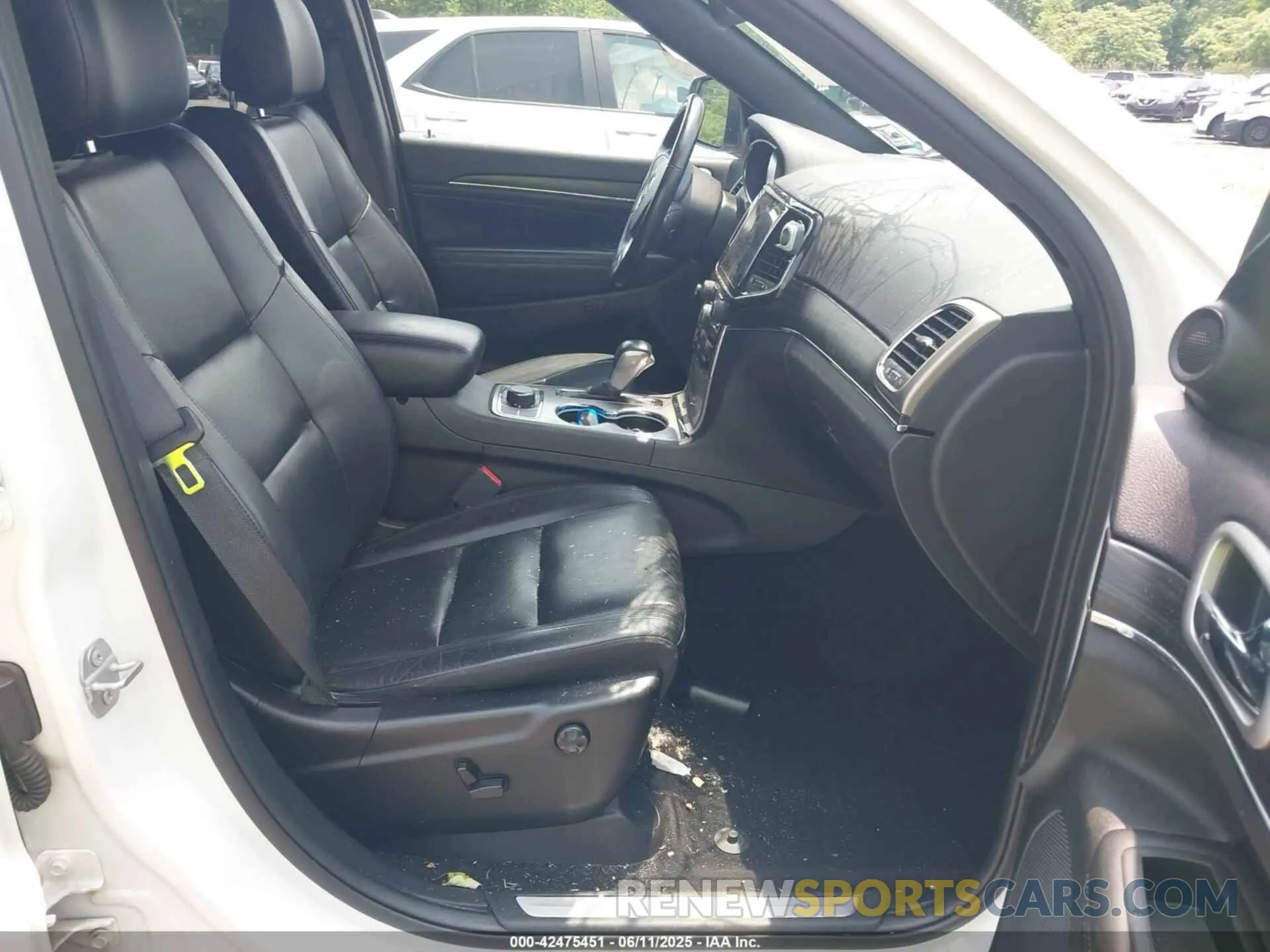 5 Photograph of a damaged car 1C4RJFBGXKC854304 JEEP GRAND CHEROKEE 2019