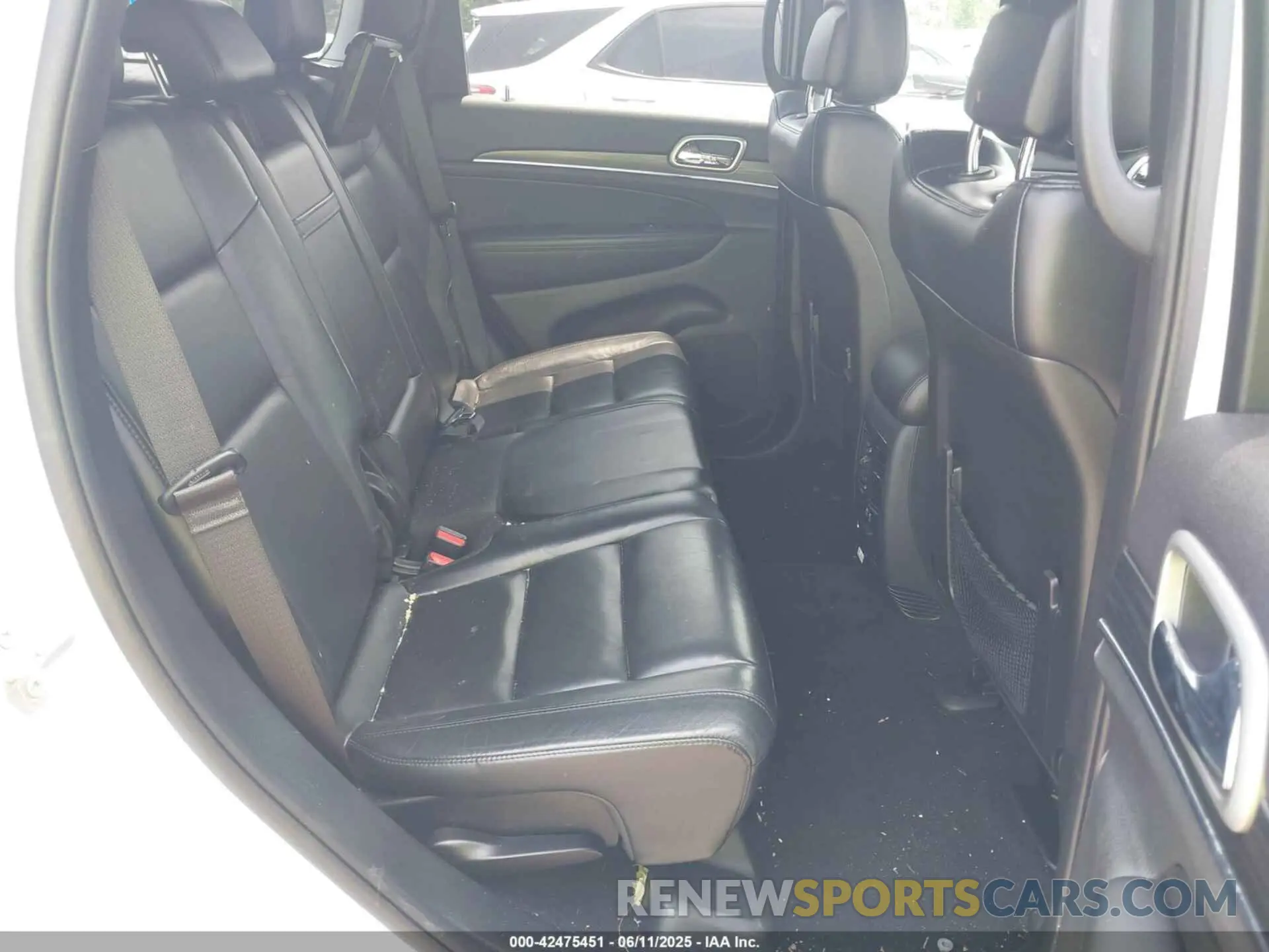 8 Photograph of a damaged car 1C4RJFBGXKC854304 JEEP GRAND CHEROKEE 2019
