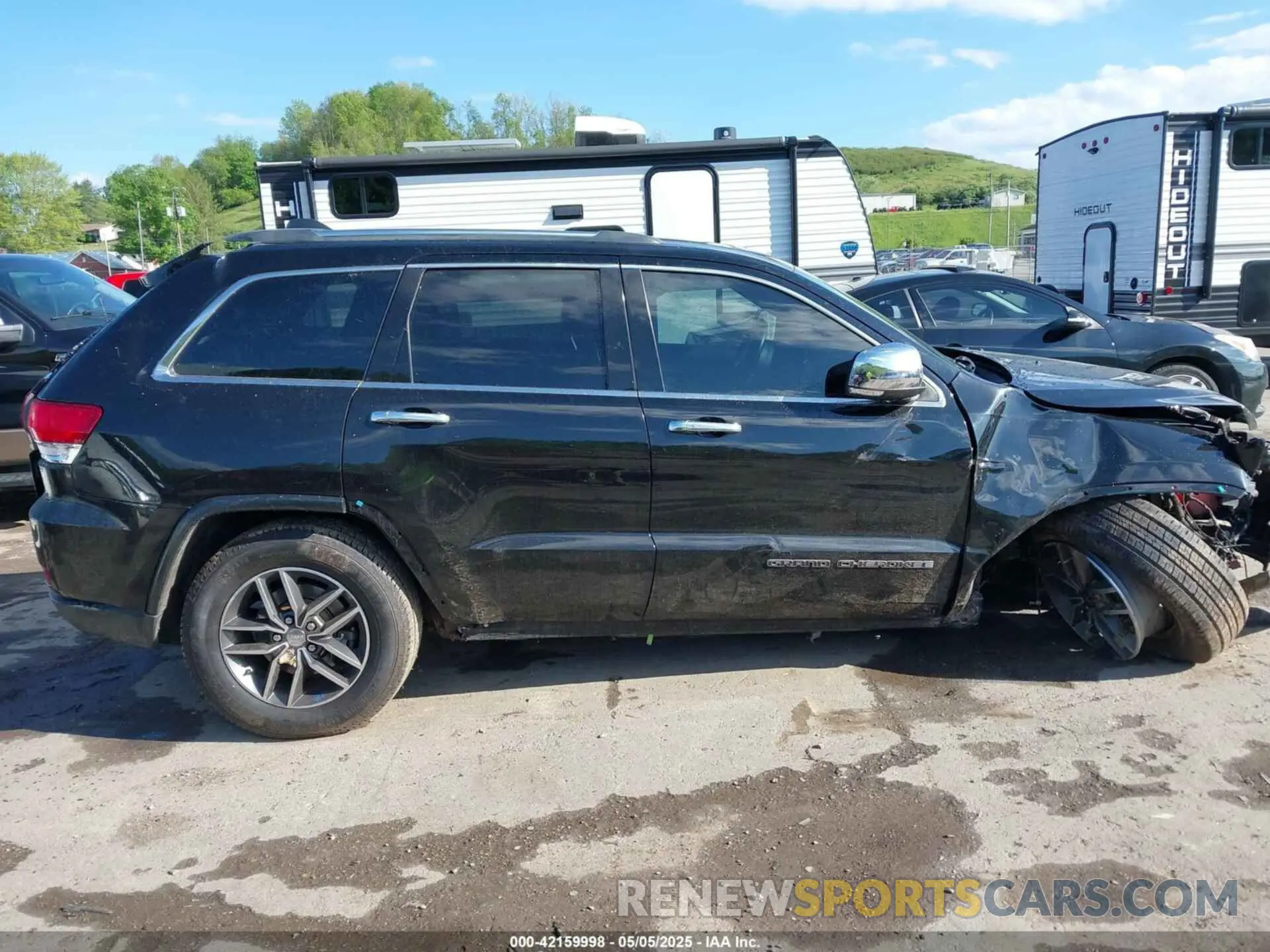 13 Photograph of a damaged car 1C4RJFBT9KC610351 JEEP GRAND CHEROKEE 2019