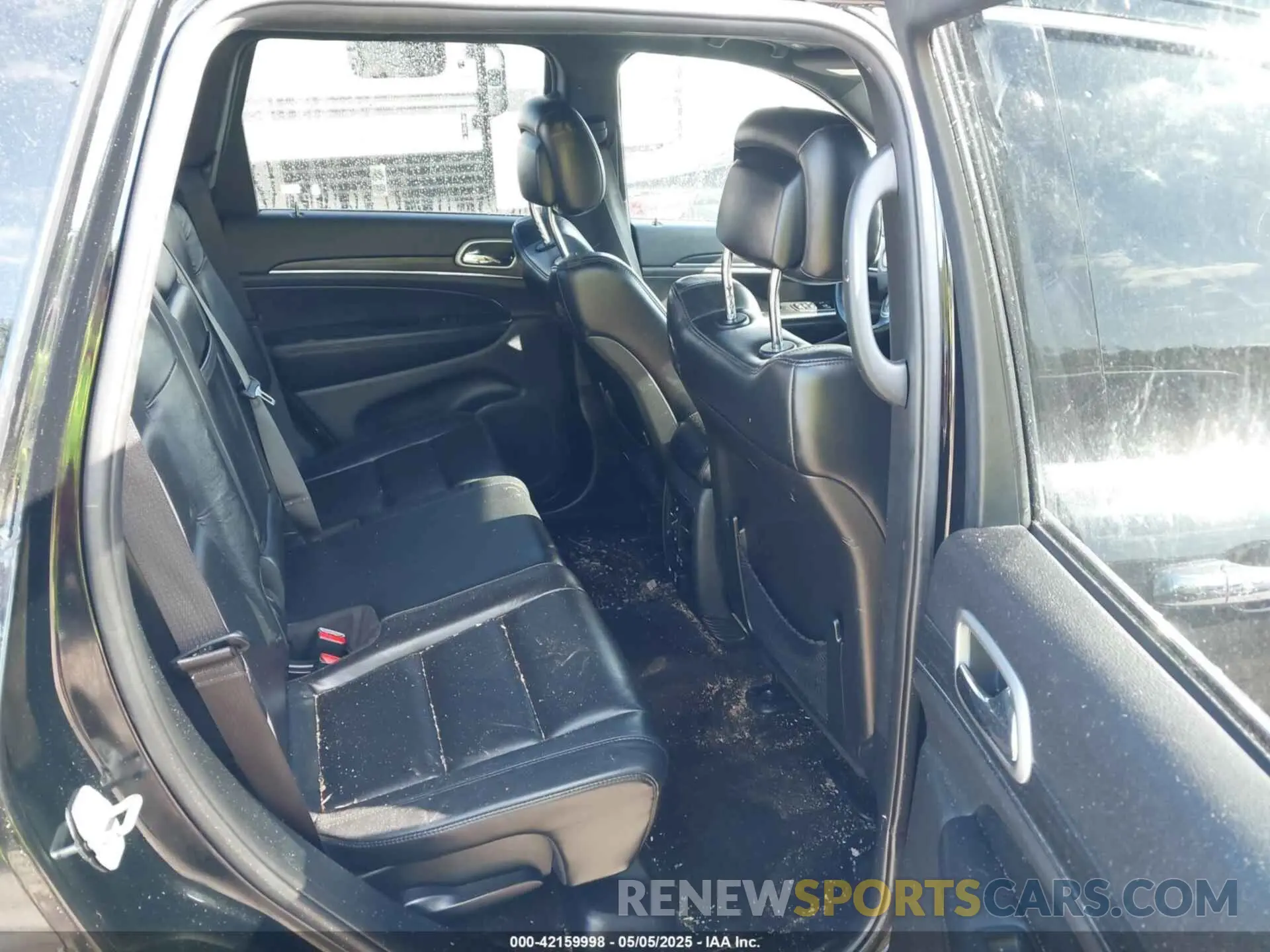 8 Photograph of a damaged car 1C4RJFBT9KC610351 JEEP GRAND CHEROKEE 2019