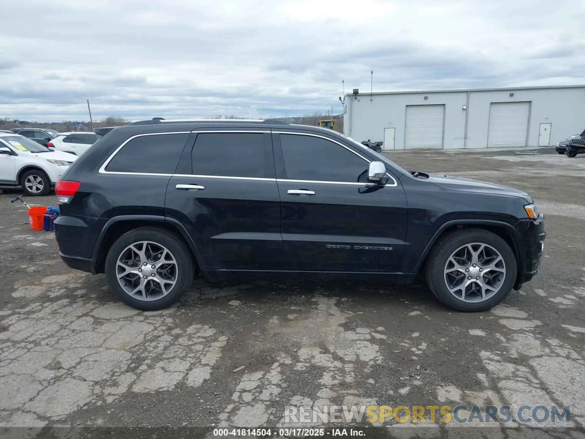 13 Photograph of a damaged car 1C4RJFCG0KC554110 JEEP GRAND CHEROKEE 2019