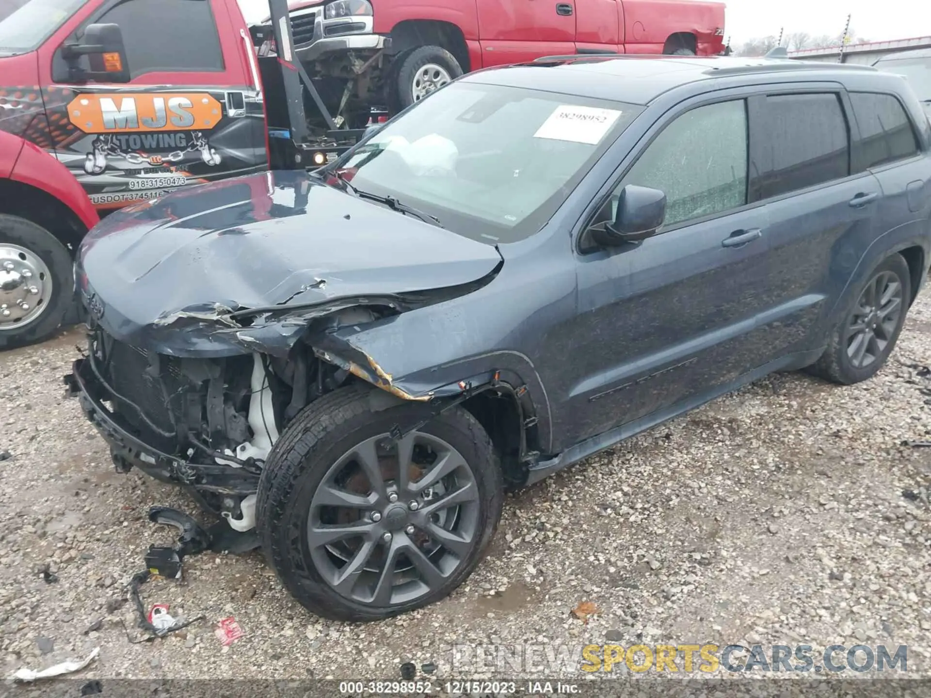 2 Photograph of a damaged car 1C4RJFCG0KC785539 JEEP GRAND CHEROKEE 2019