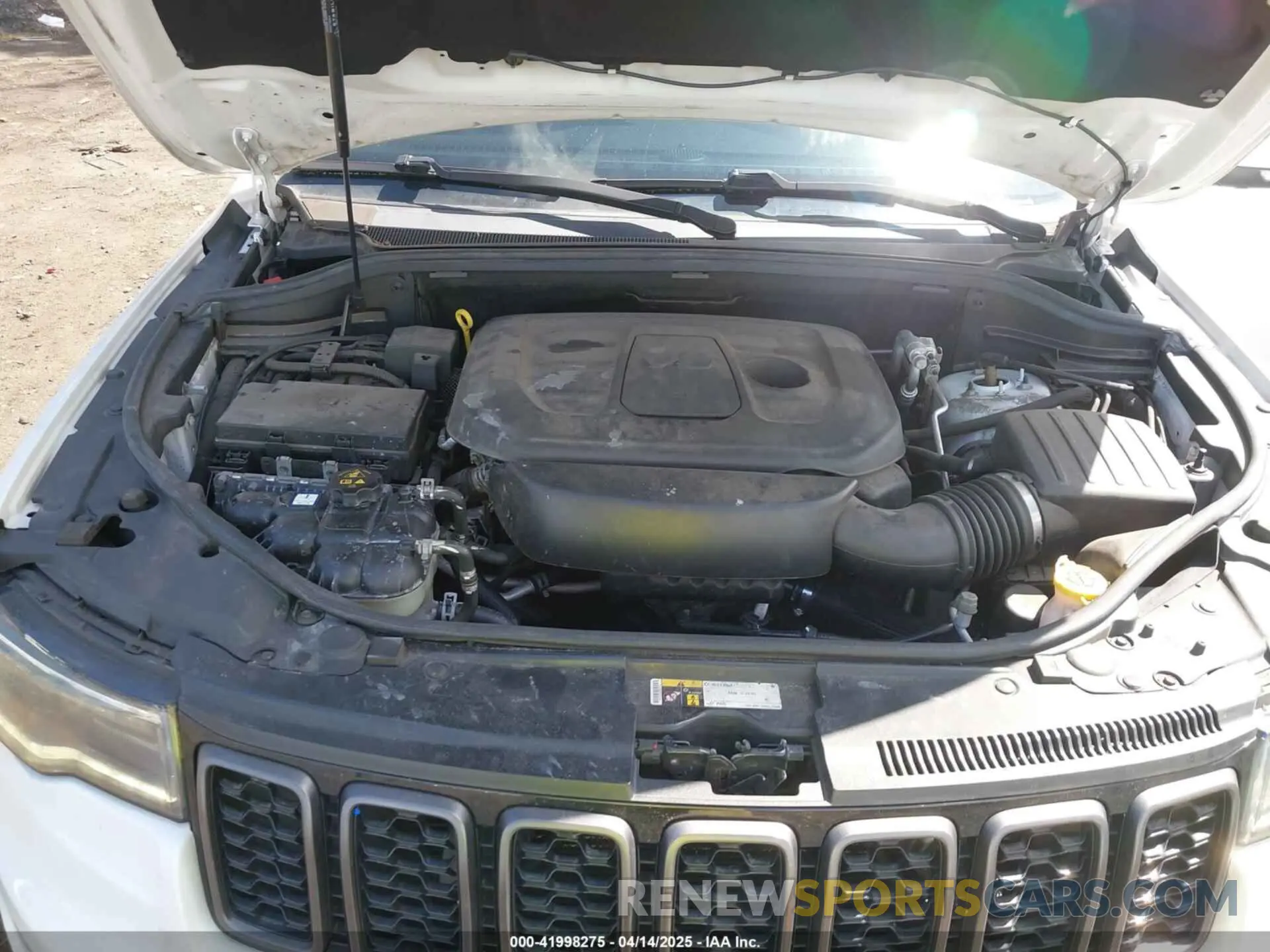 10 Photograph of a damaged car 1C4RJFCG0KC830964 JEEP GRAND CHEROKEE 2019